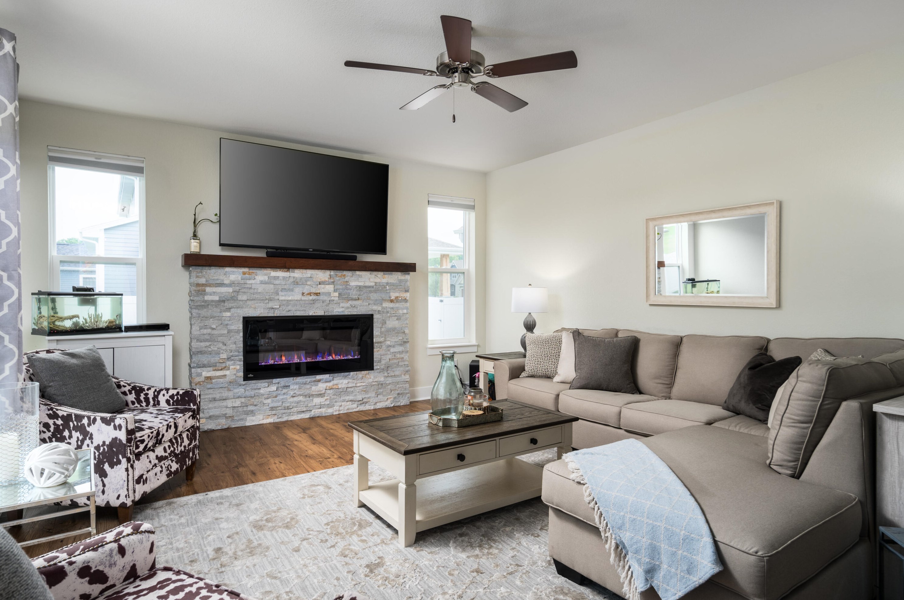 1933 Blackhawk Dr, Grafton WI  53024-2815 exterior