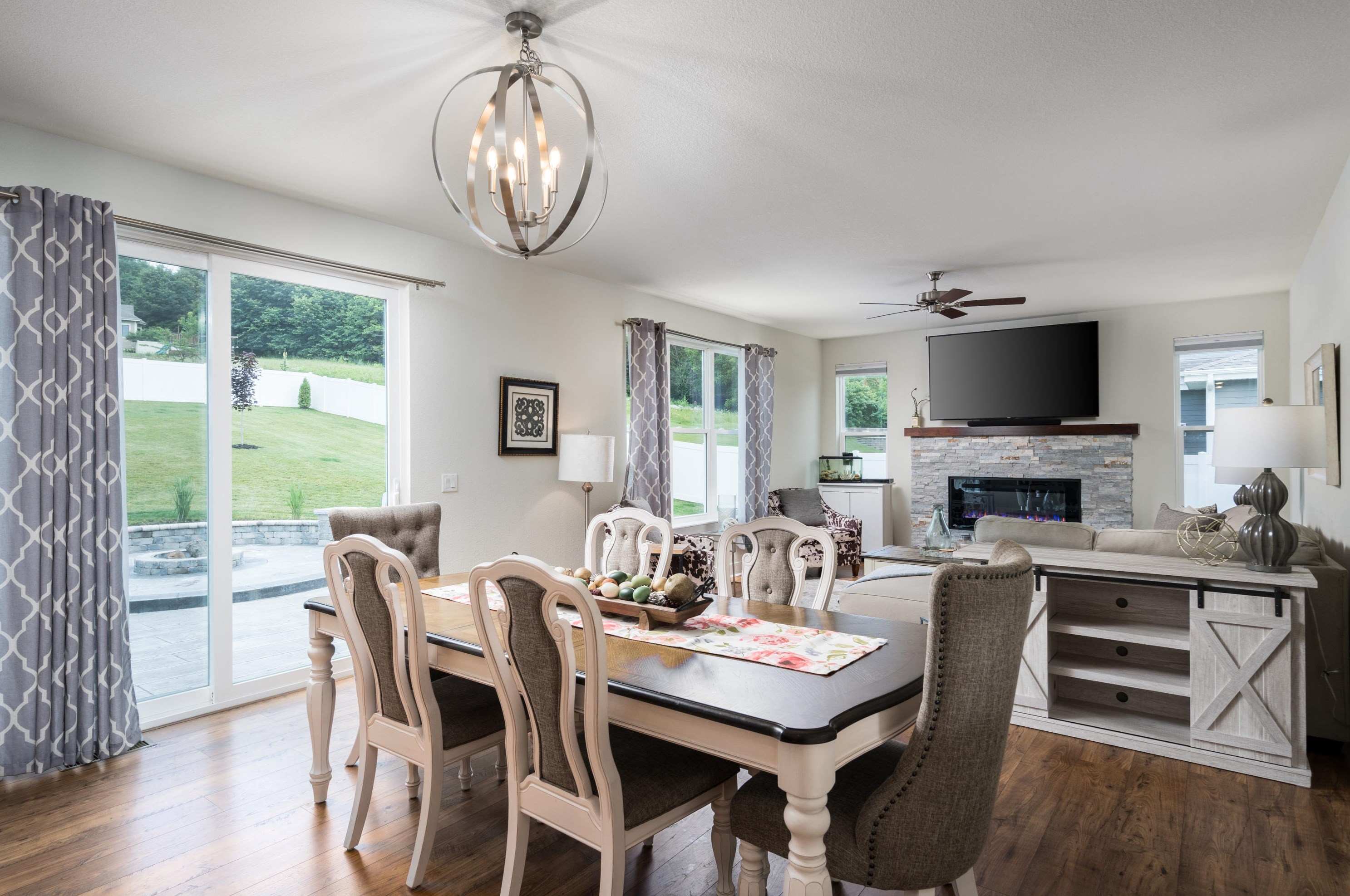 1933 Blackhawk Dr, Grafton WI  53024-2815 exterior