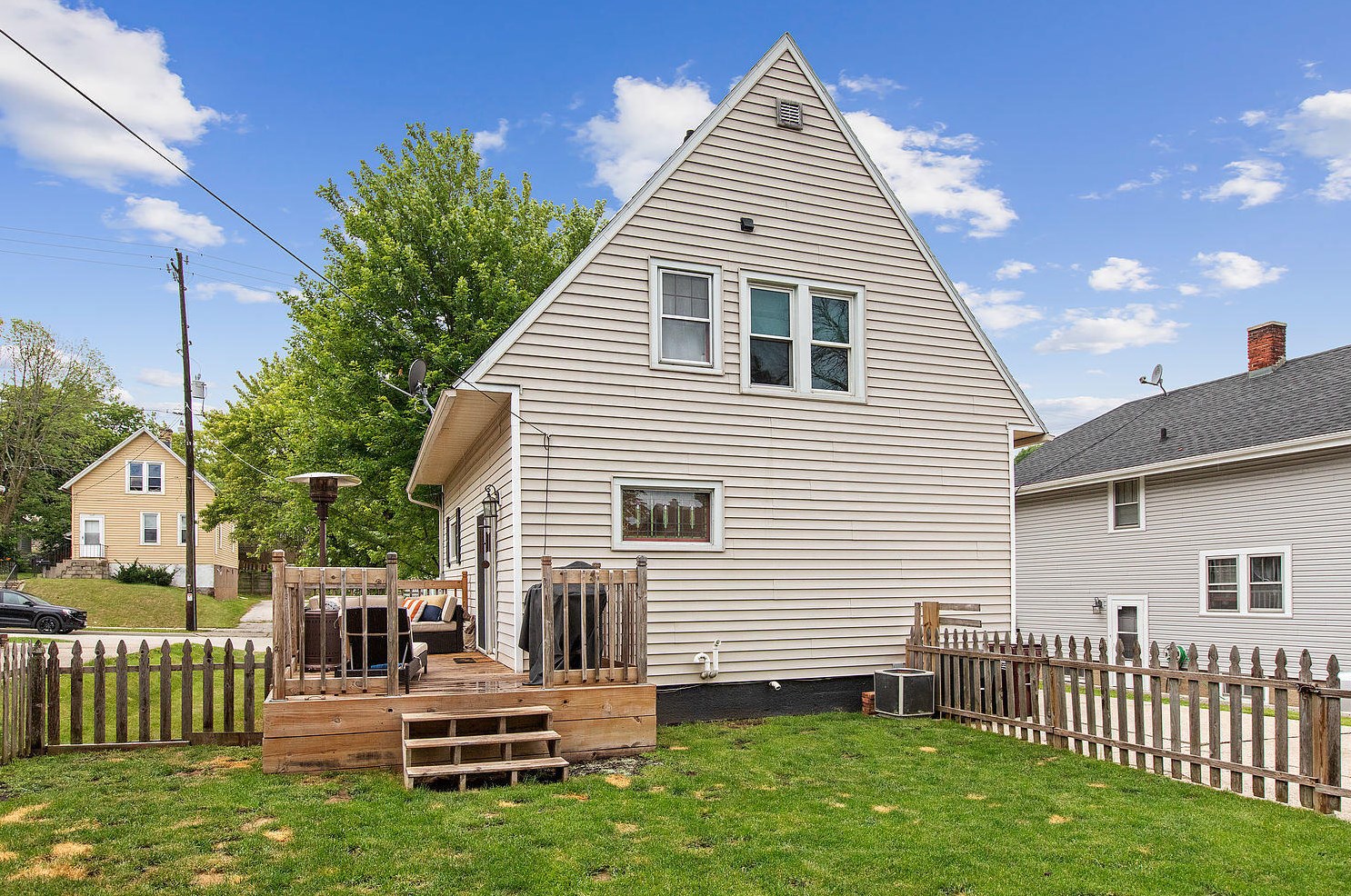907 S 22nd St, Manitowoc, WI 54220