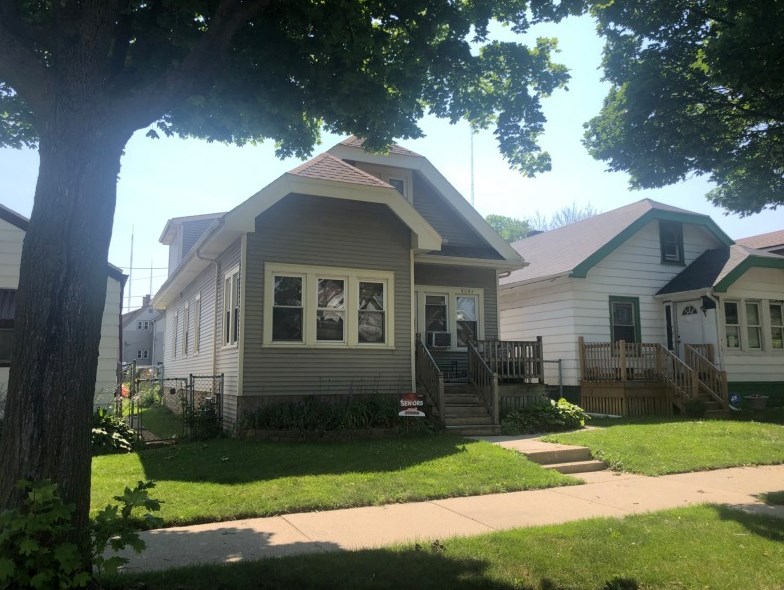 4114 7th St, Milwaukee, WI 53209-7002