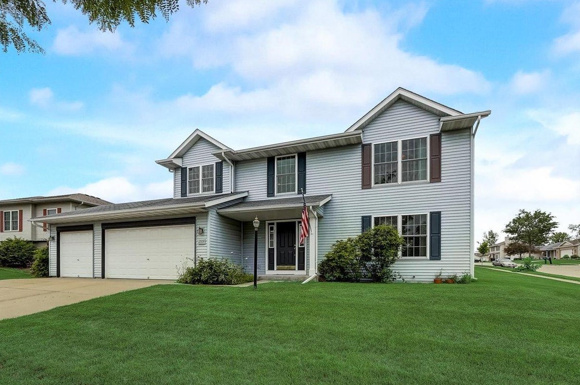 2509 Emslie Dr, Waukesha, WI 53188