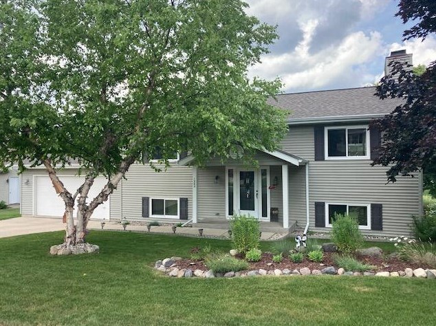 1265 Riverbend Dr, Hartford, WI 53027
