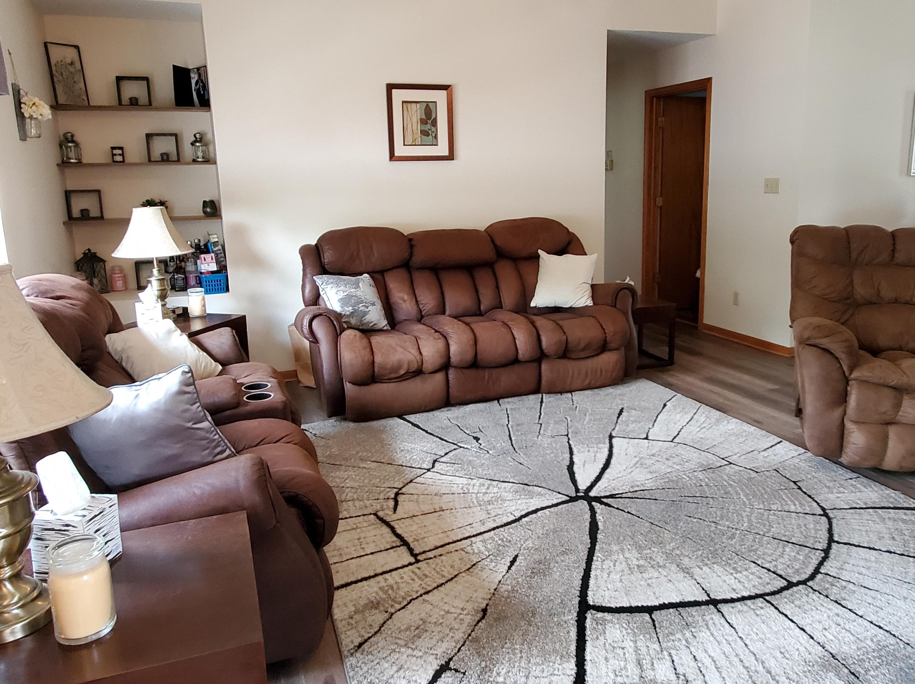 7833 Lenox Ave, Oak Creek, WI 53154-2377
