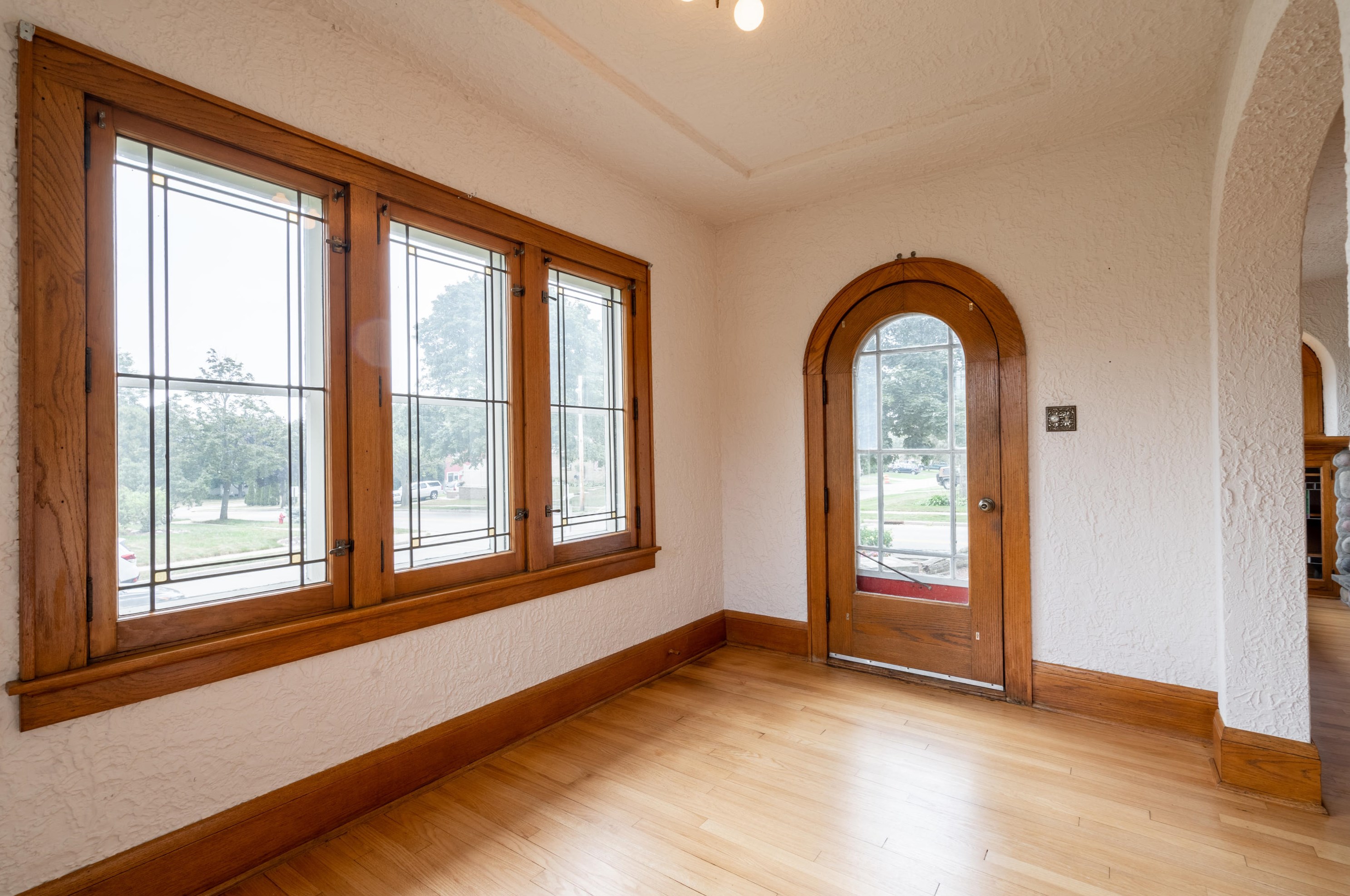 300 Buntrock Ave, Thiensville, WI 53092