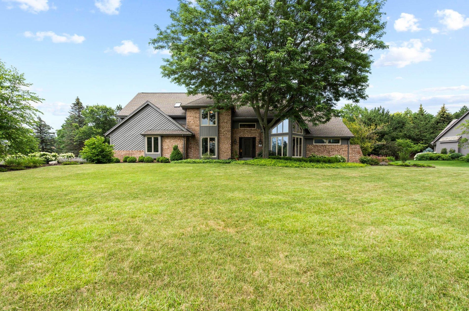 4460 Danbury Dr, Brookfield, WI 53045-8161