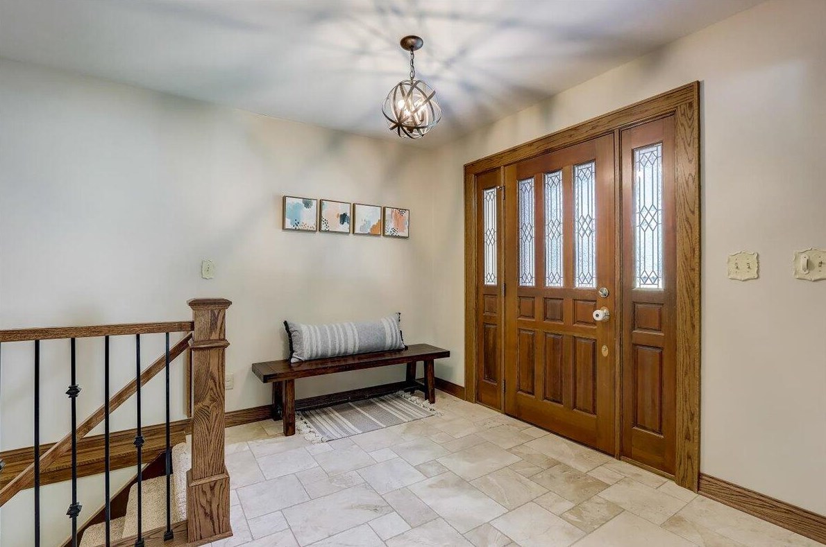 17620 Wexford Ct, Brookfield, WI 53045-3428