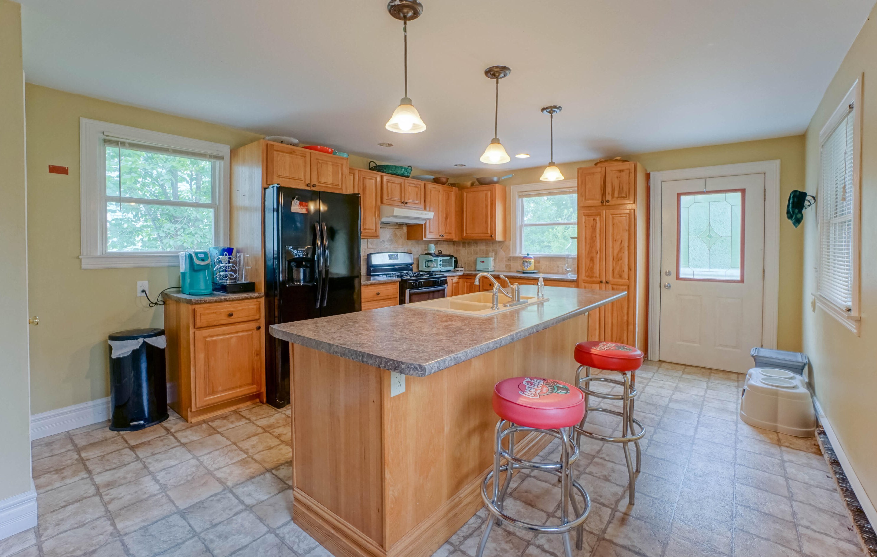 311 Oakton Ave, Pewaukee, WI 53072-3539