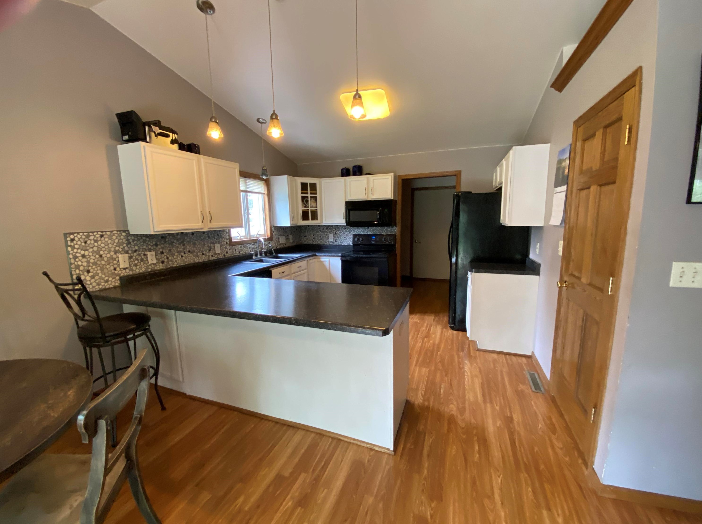 221 Parkview Dr, Johnson Creek, WI 53038-9422