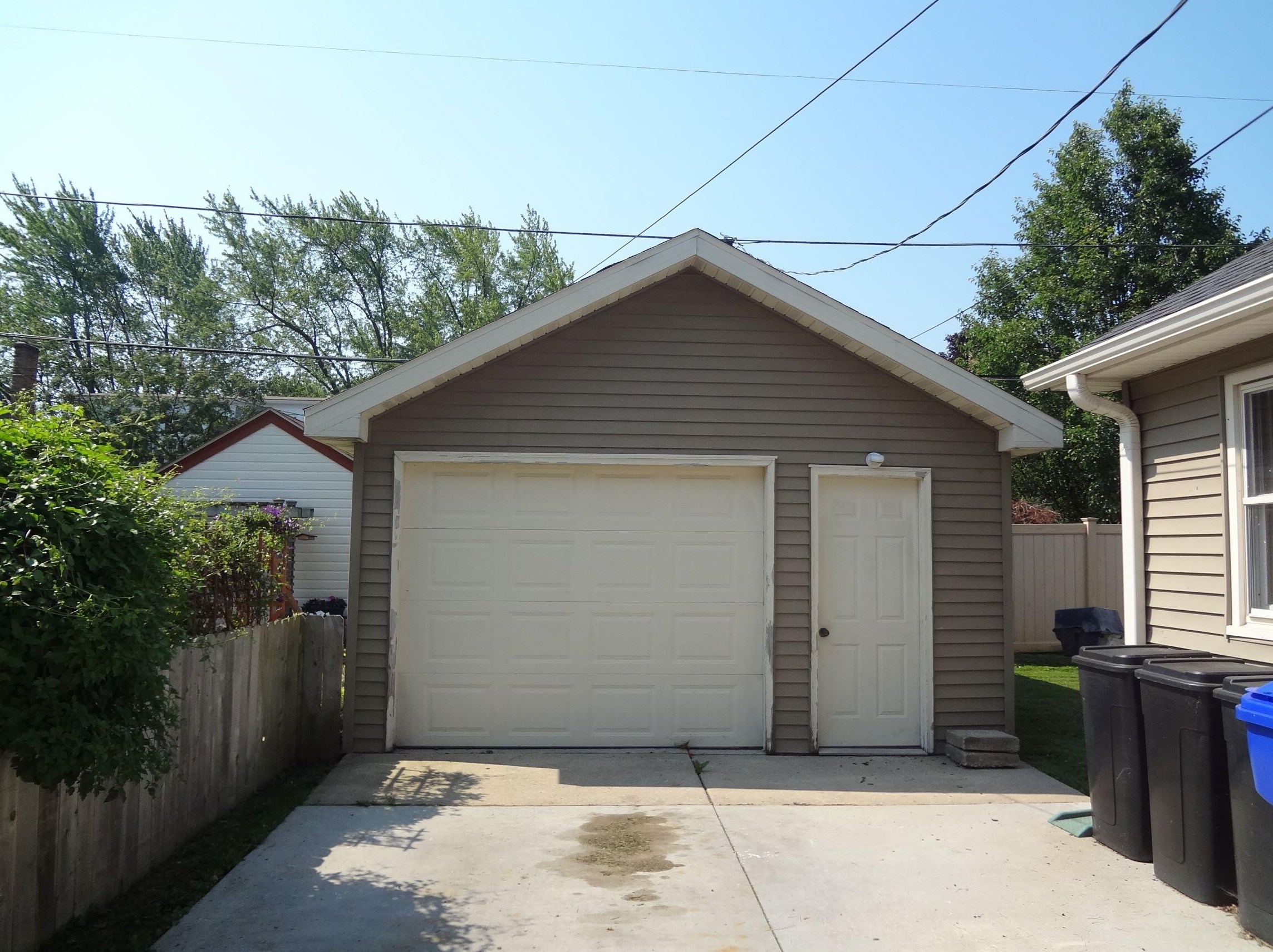 531 73rd St, Kenosha, WI 53143