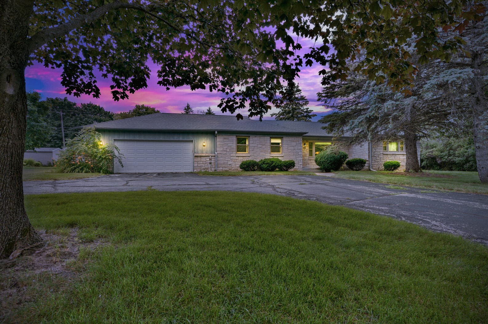 3265 Burlawn Pkwy, Brookfield, WI 53005-7705