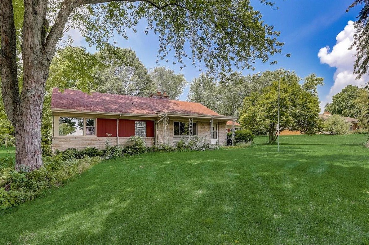 3925 169th St, Brookfield WI  53005-2149 exterior