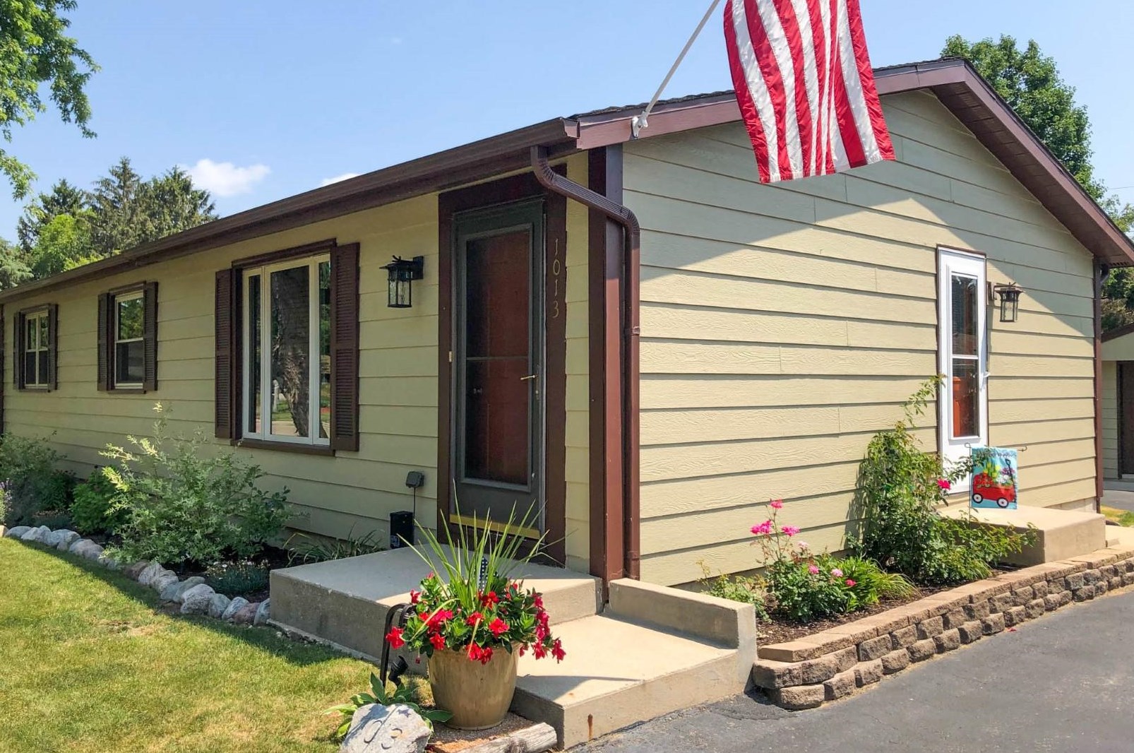 1013 Dorwood Dr, Lake Geneva, WI 53147