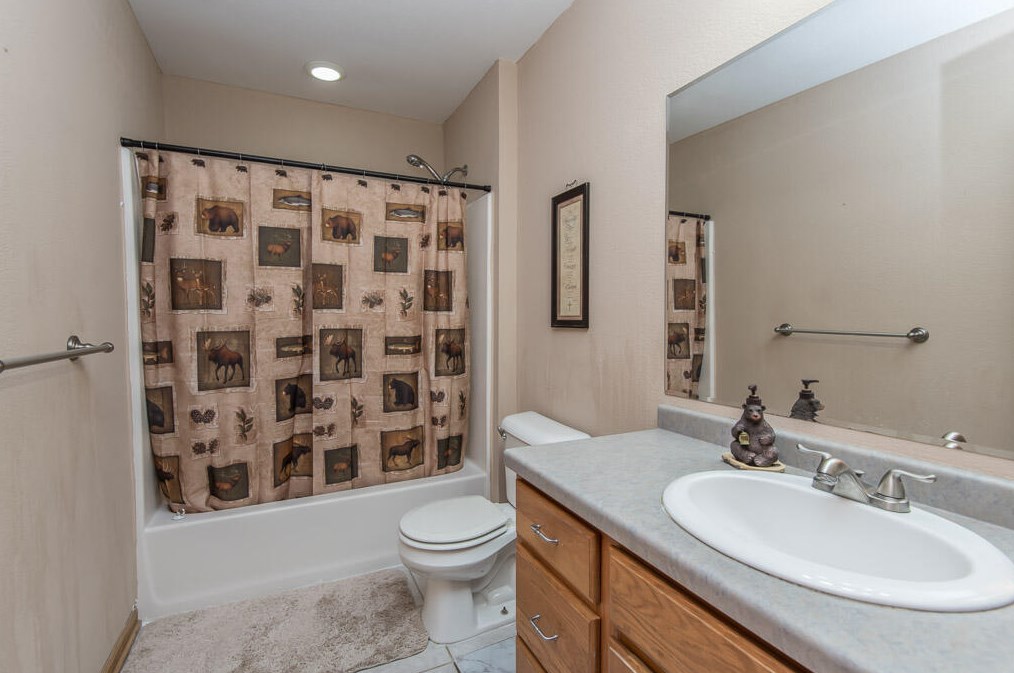 6210 Elaine Ave, Cudahy WI  53110-2919 exterior