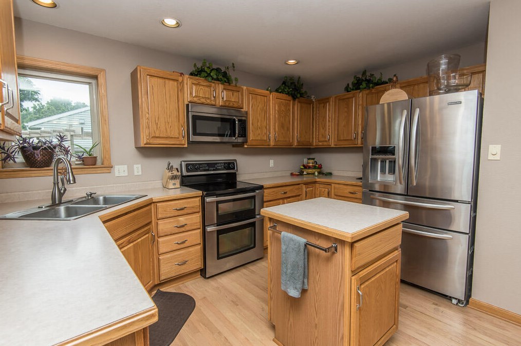 6210 Elaine Ave, Cudahy WI  53110-2919 exterior
