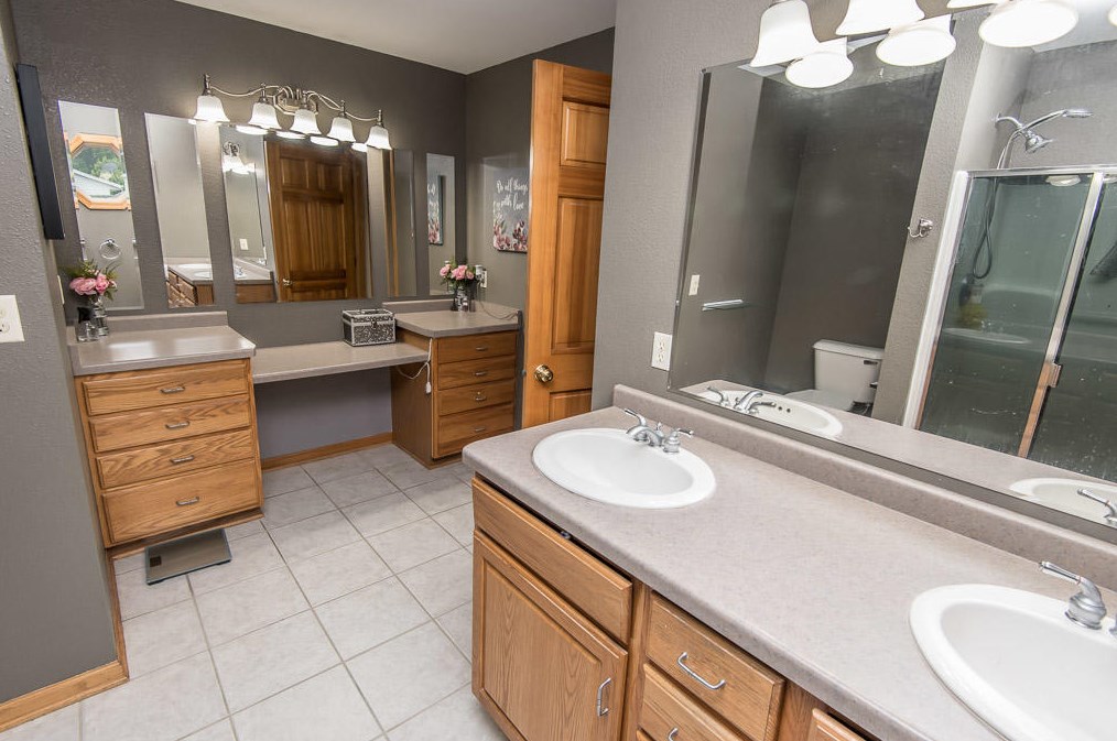 6210 Elaine Ave, Cudahy WI  53110-2919 exterior