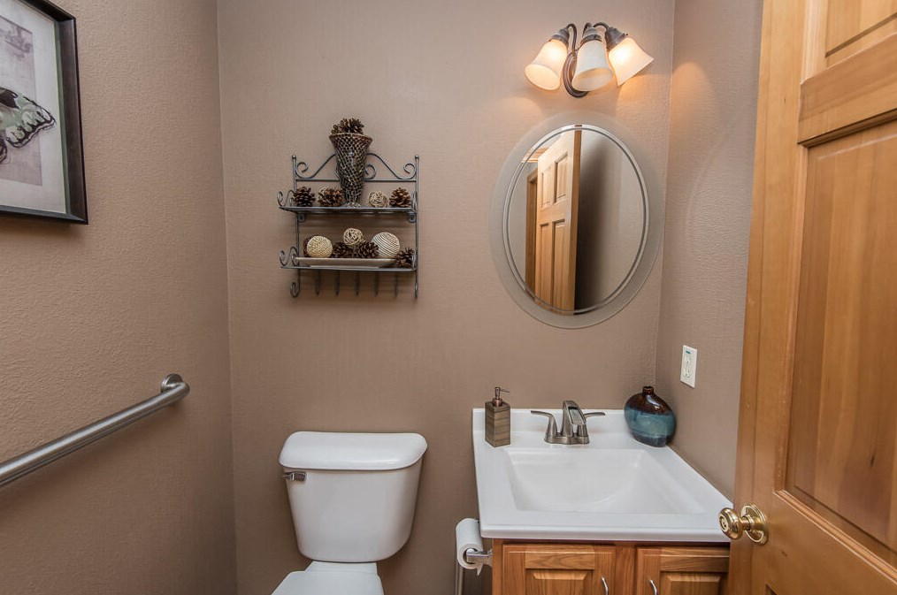 6210 Elaine Ave, Cudahy WI  53110-2919 exterior