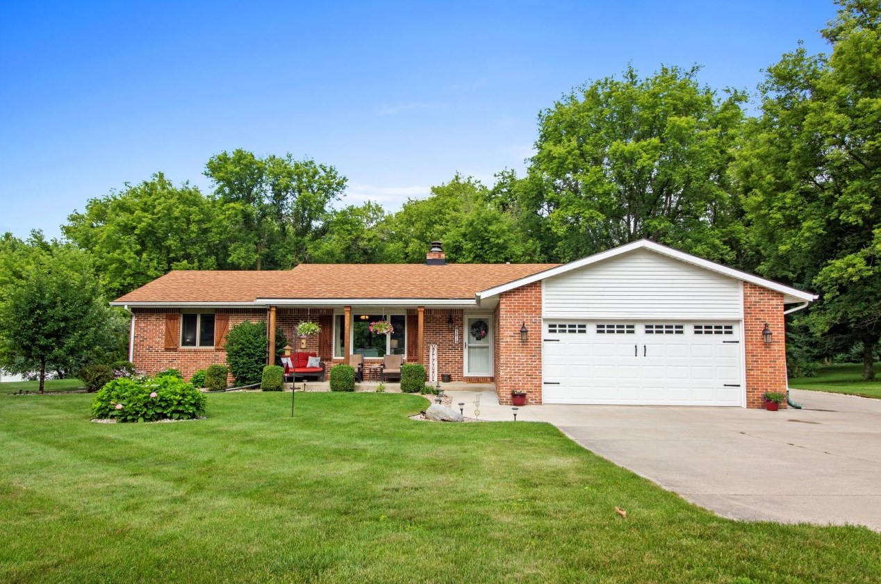 3019 Bogey Ln, Slinger, WI 53086