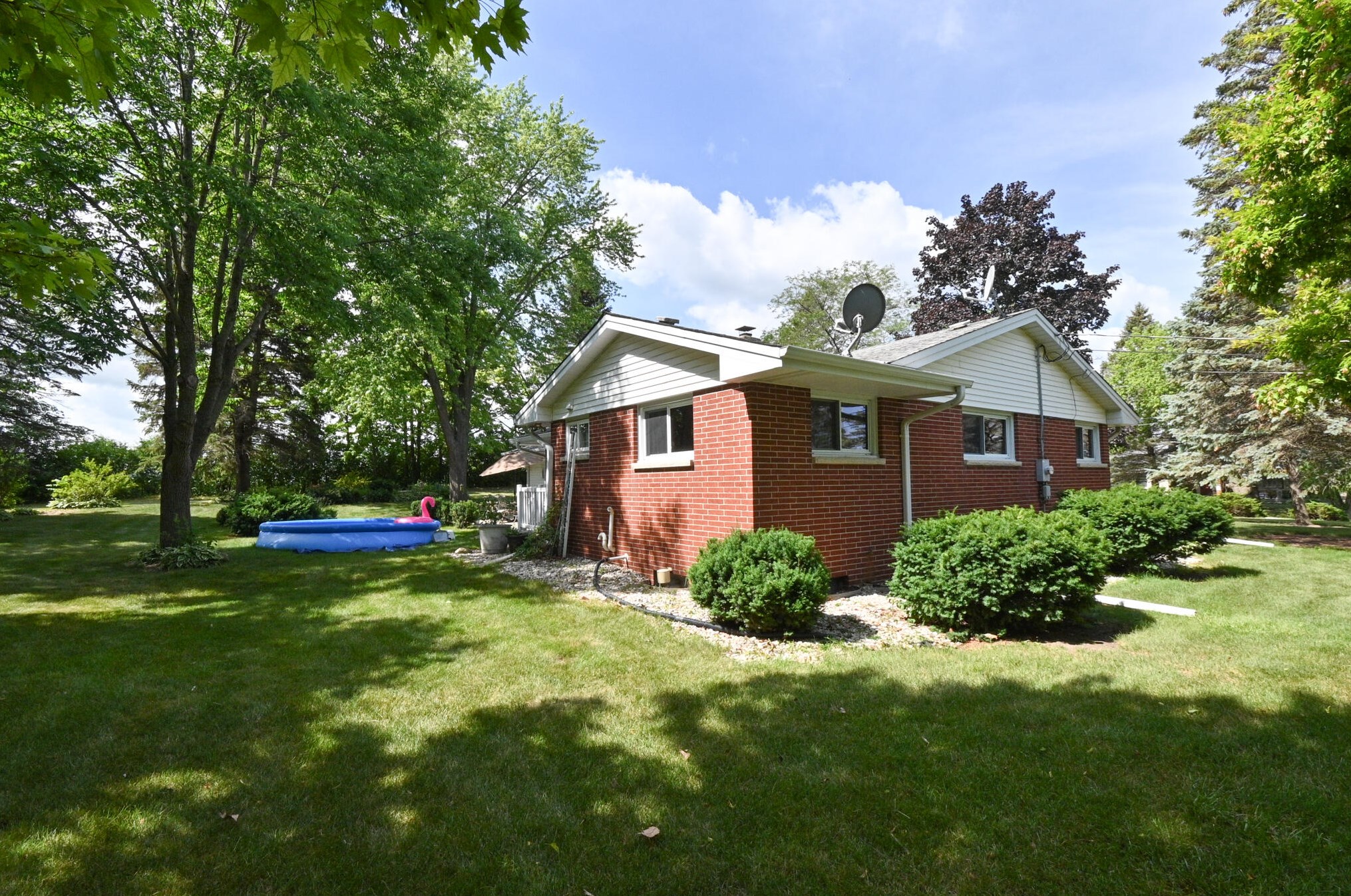 7460 49th St, Hales Corners WI  53132-9443 exterior