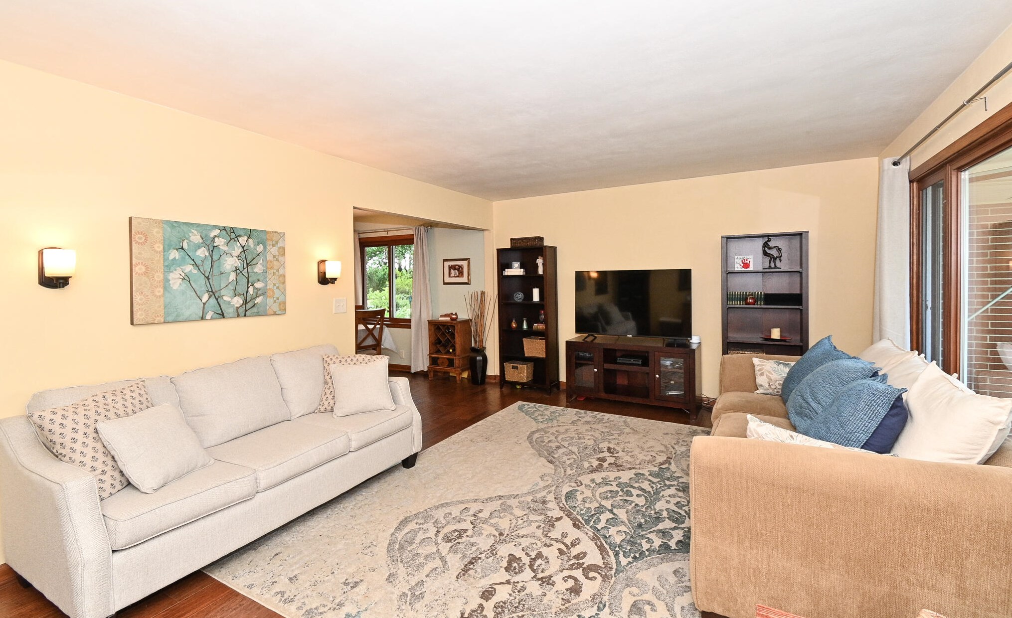 7460 49th St, Hales Corners, WI 53132-9443
