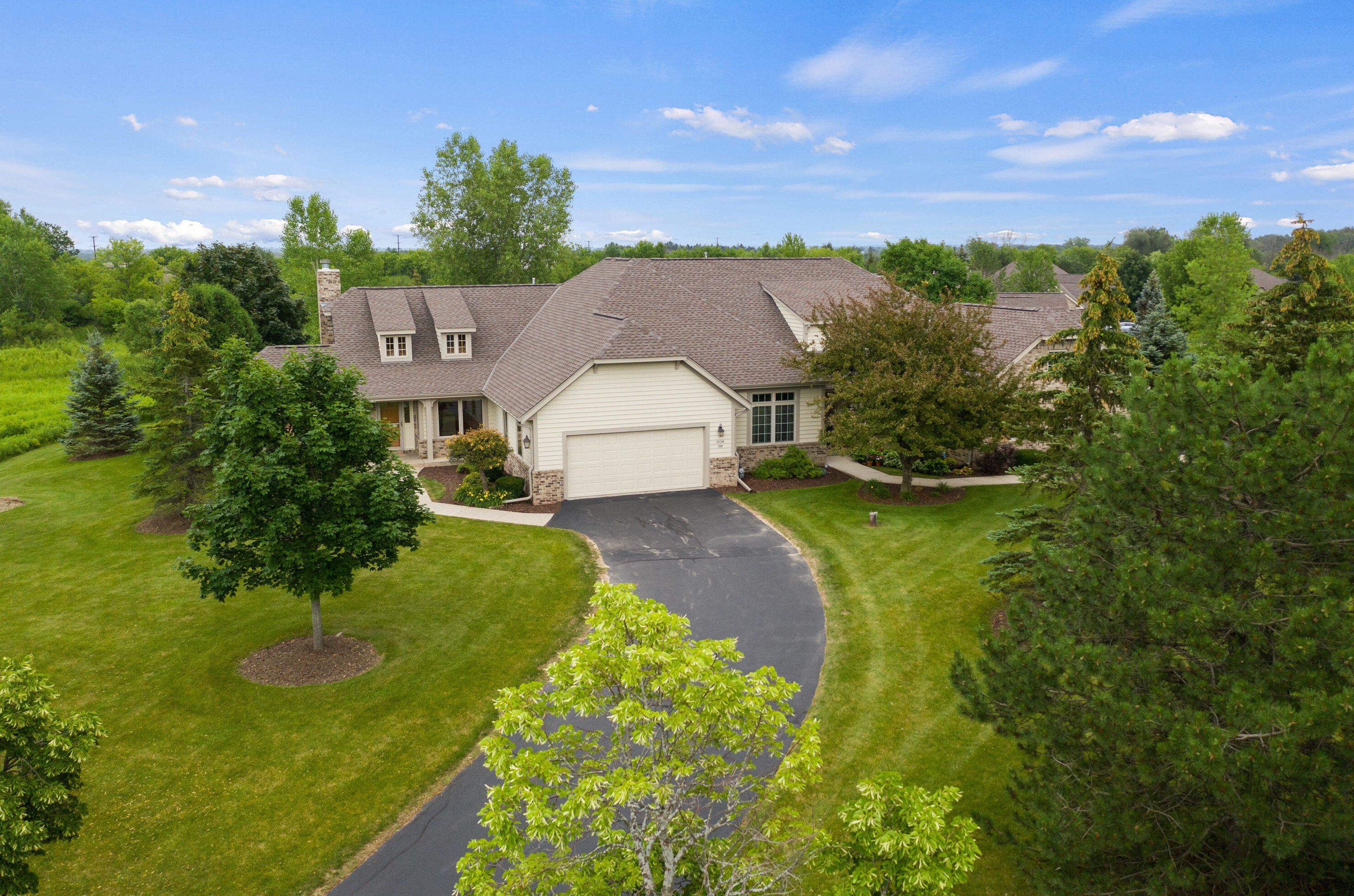 10746 N Essex Ct, Thiensville, WI 53092