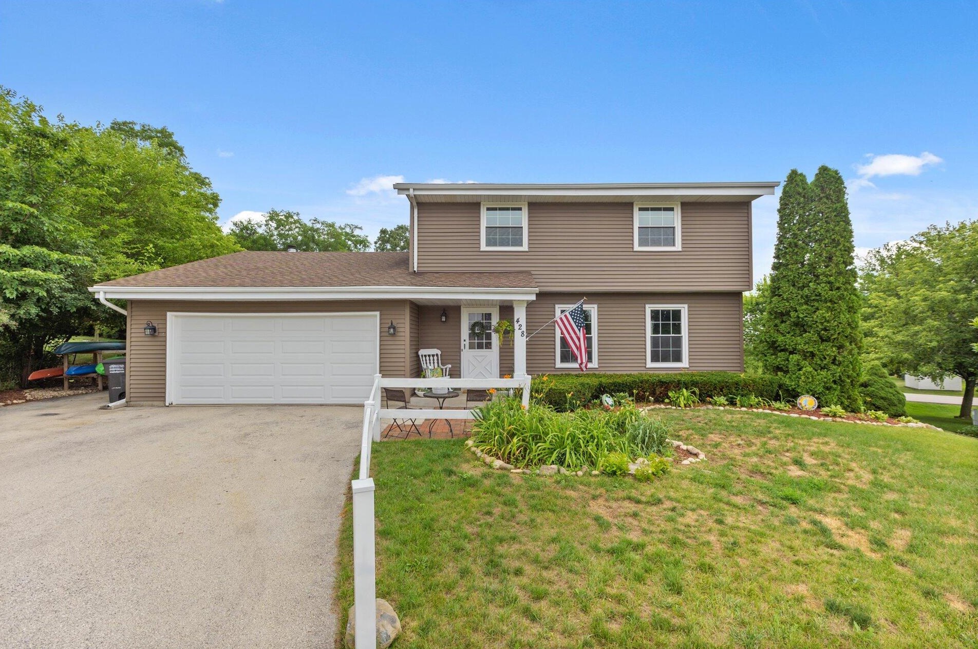 428 Clover Ct, Eagle, WI 53119-2053