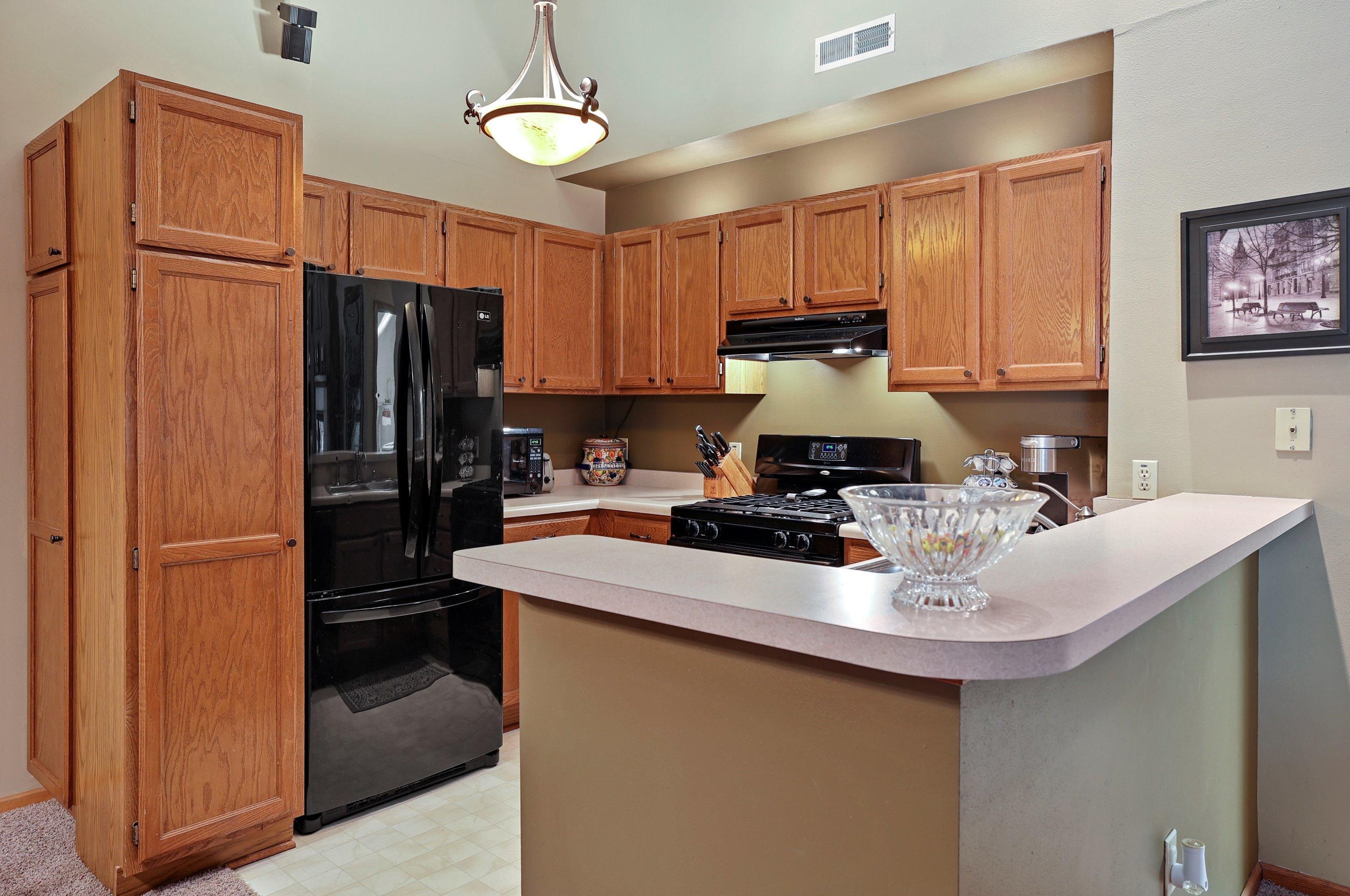 9225 Frst Home Ave, Hales Corners, WI 53130-1643