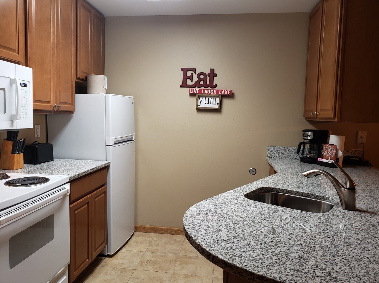 111 Center St #419, Lake Geneva, WI 53147