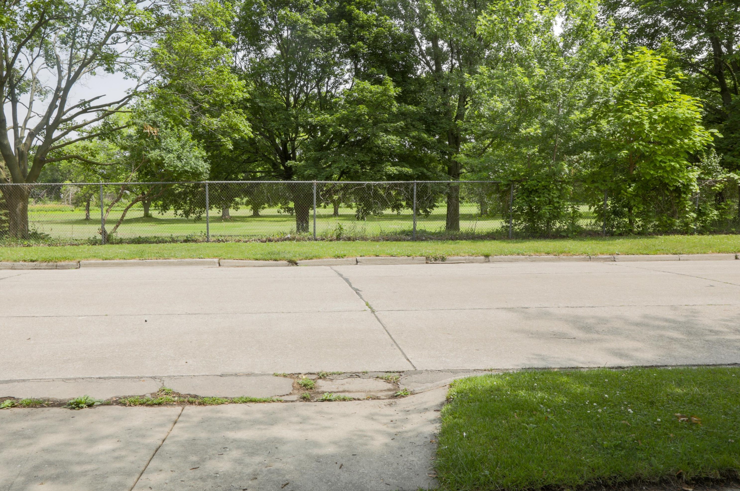 28 Mckinley Ave, Racine, WI 53404-3414