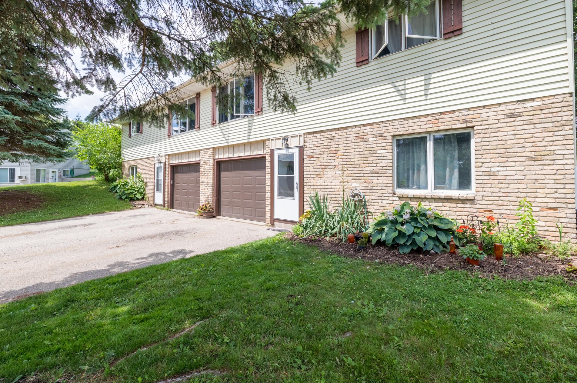 408 Robert Ct #412, Hartford, WI 53027