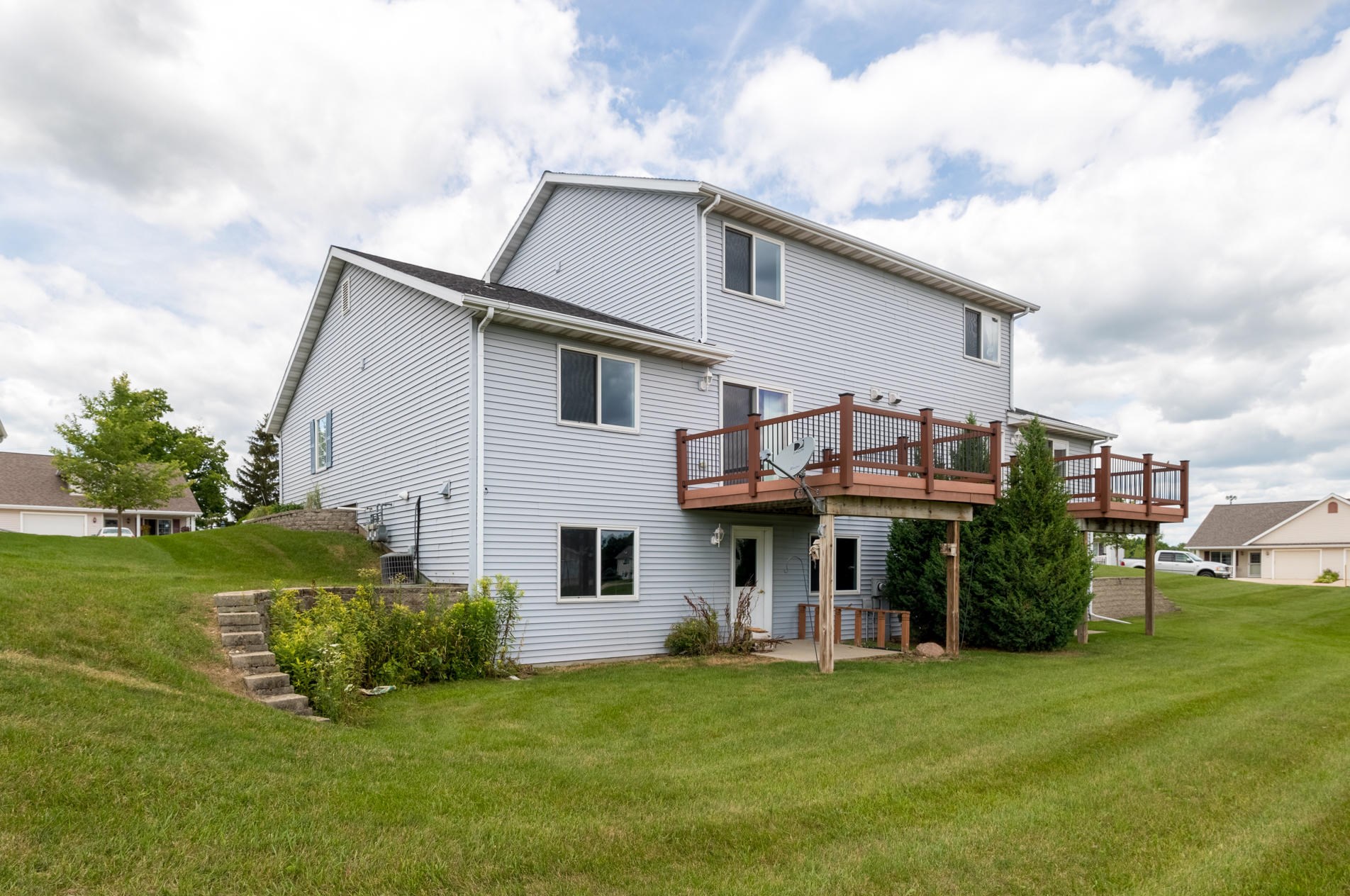 928 Broadmoore Dr, Hartford, WI 53027-2701