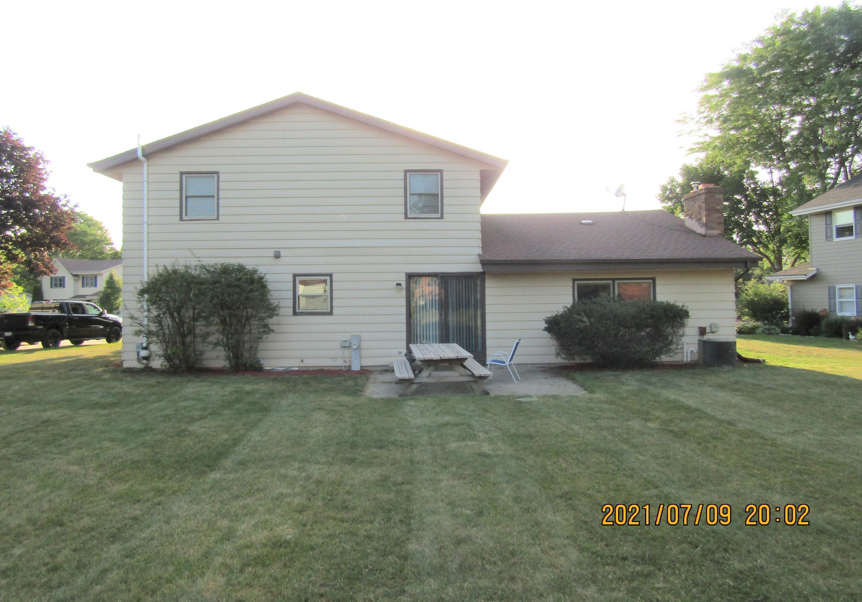 7432 S 69th St, Hales Corners, WI 53132