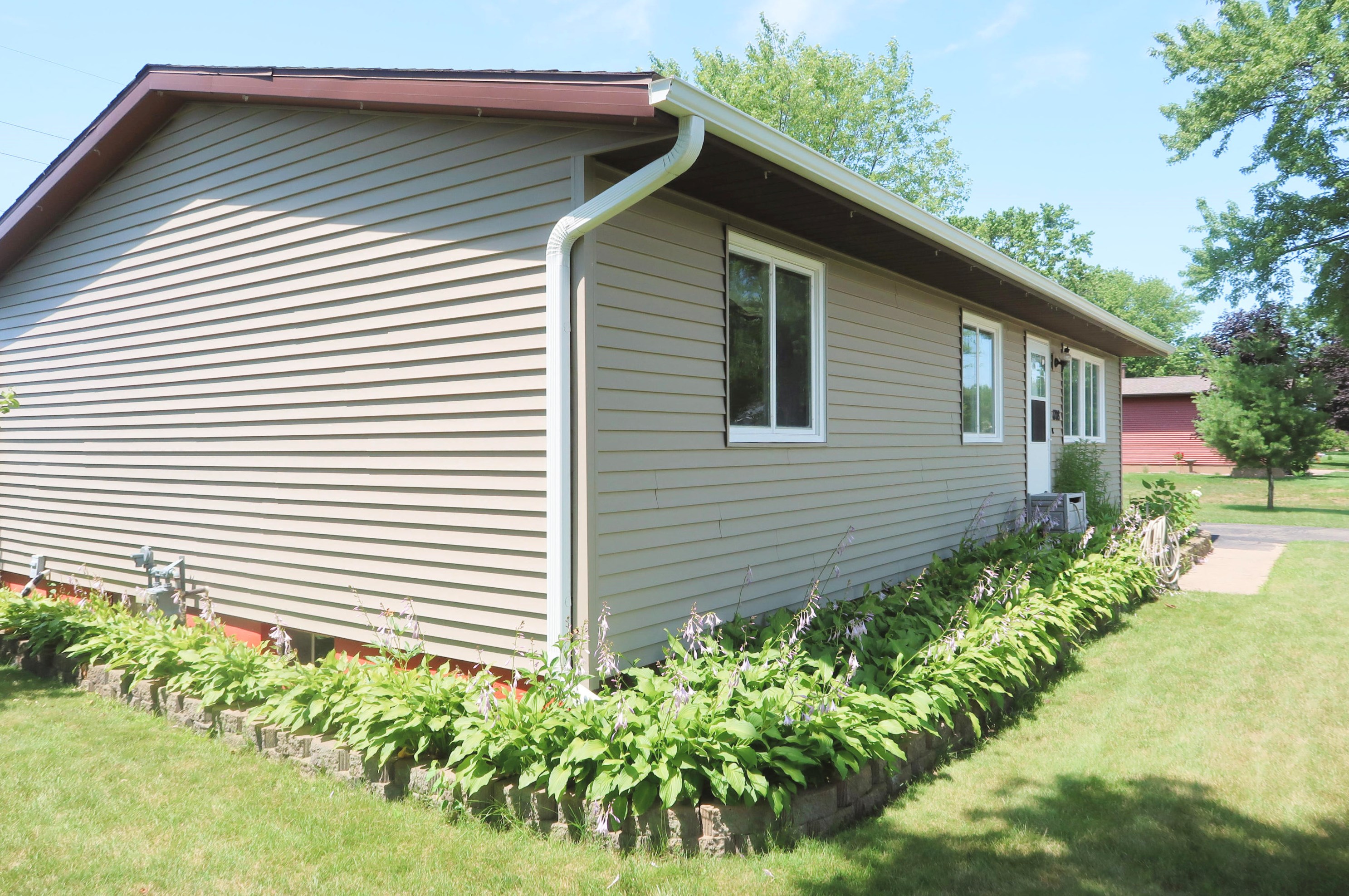 1708 Viking Ave, Holmen, WI 54636