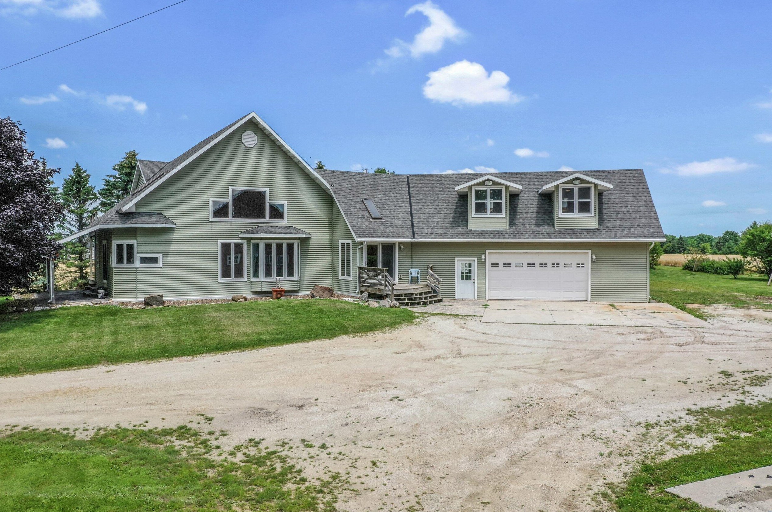 1601 Logwood Ln, Manitowoc, WI 54220