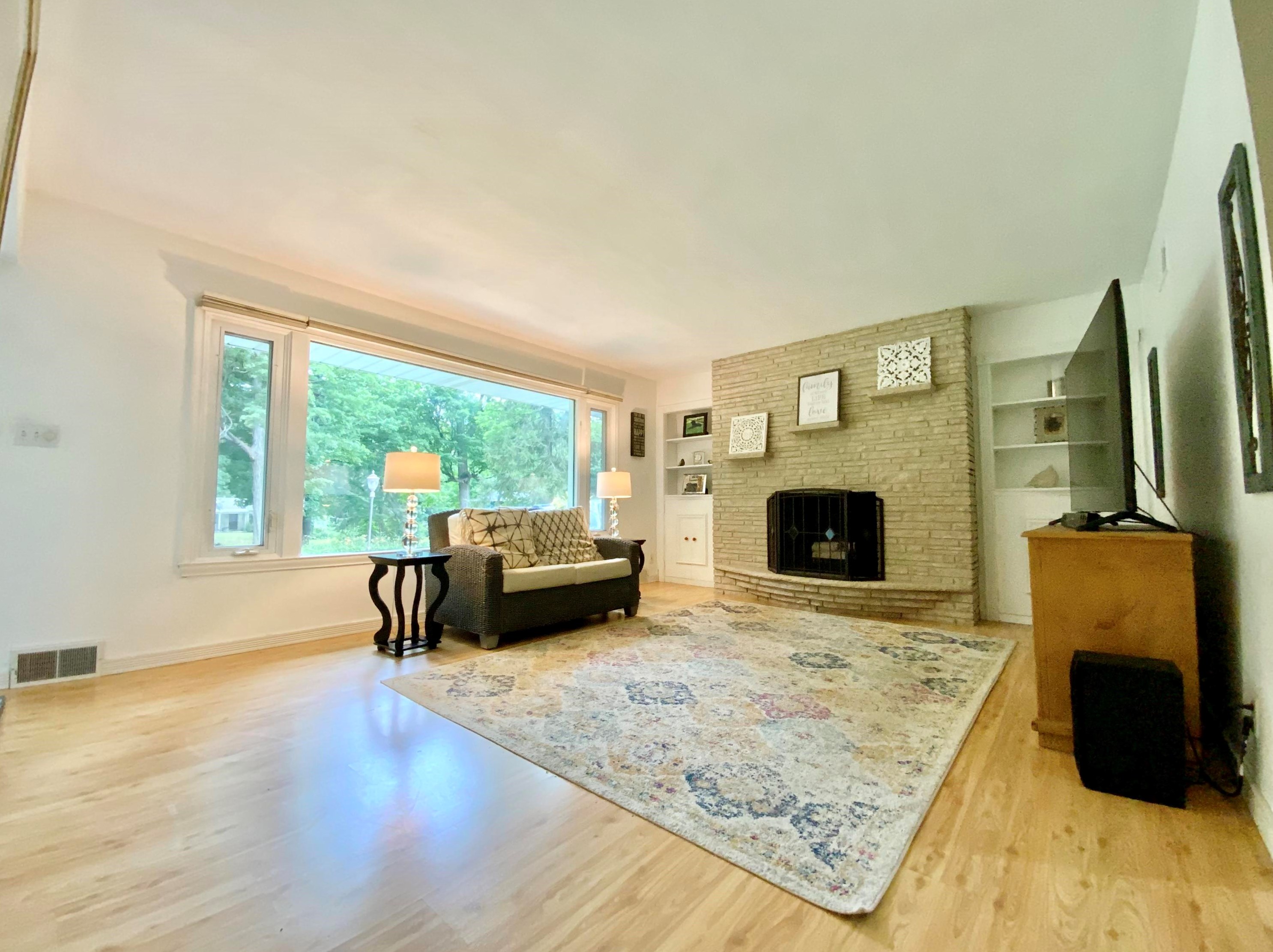 780 Tower Hill Dr, Brookfield, WI 53045-6740