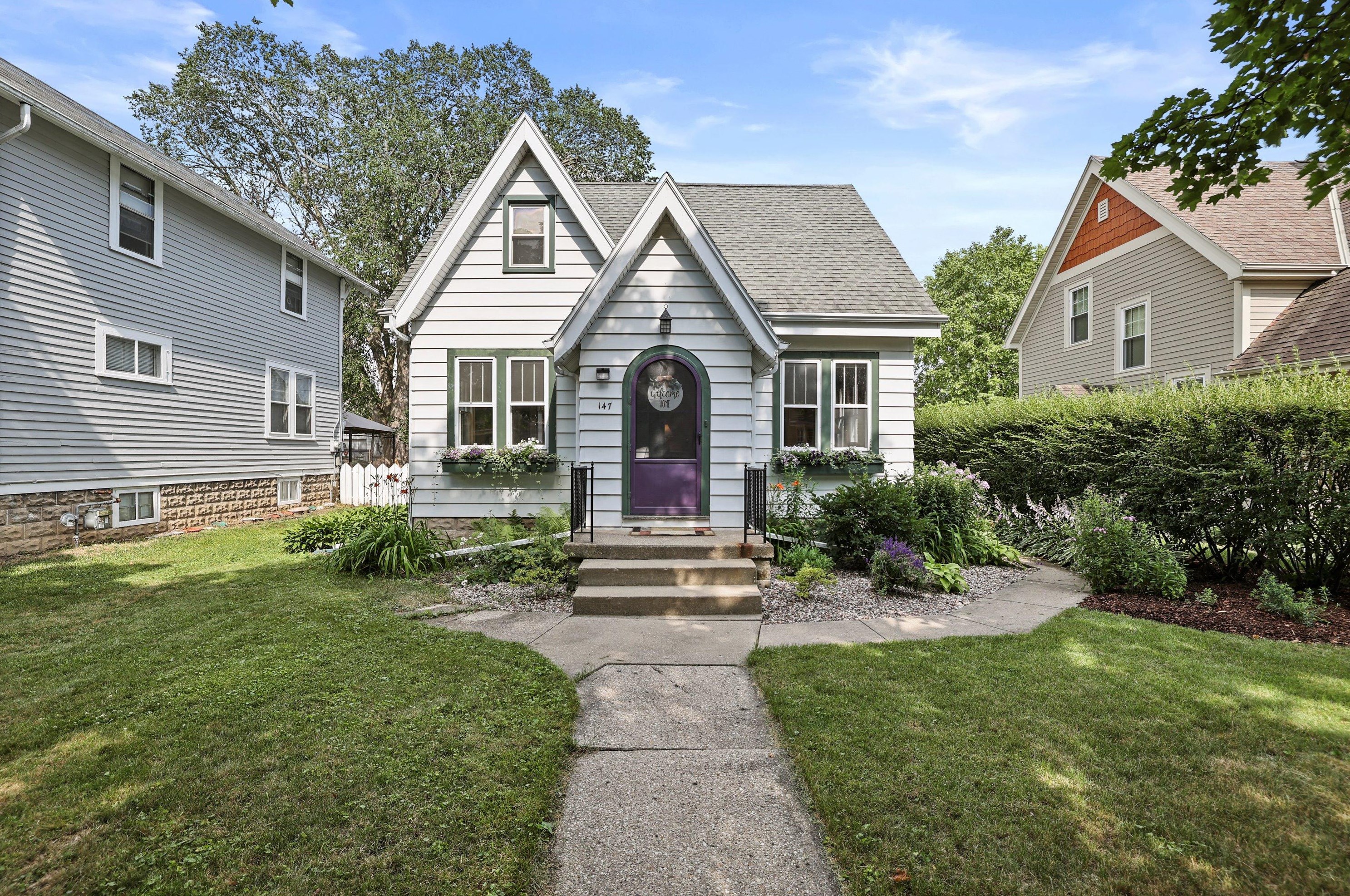 147 S James St, Waukesha, WI 53186