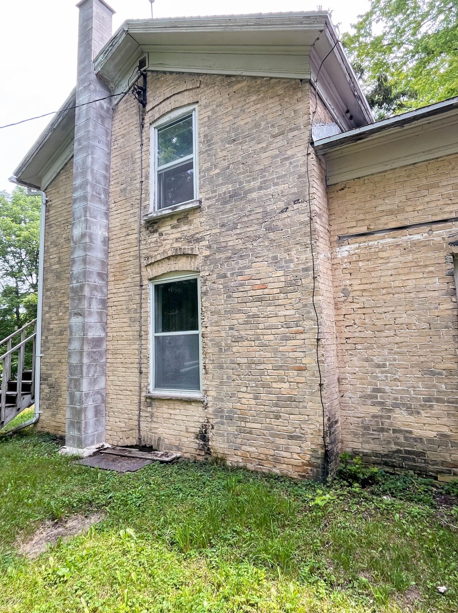 7447 Forest View Rd, West Bend, WI 53090