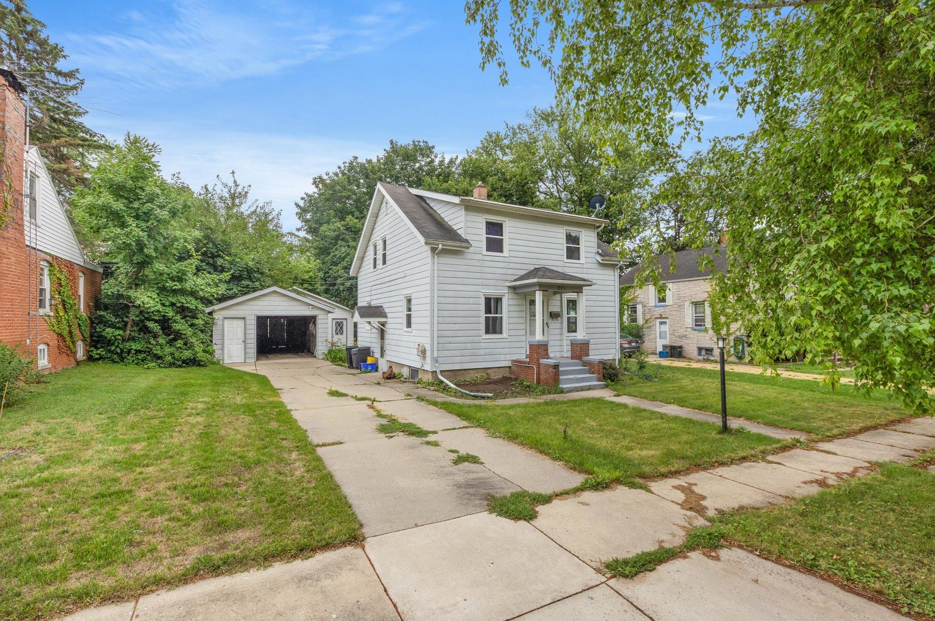 221 Vine St, Delavan WI  53115-1645 exterior