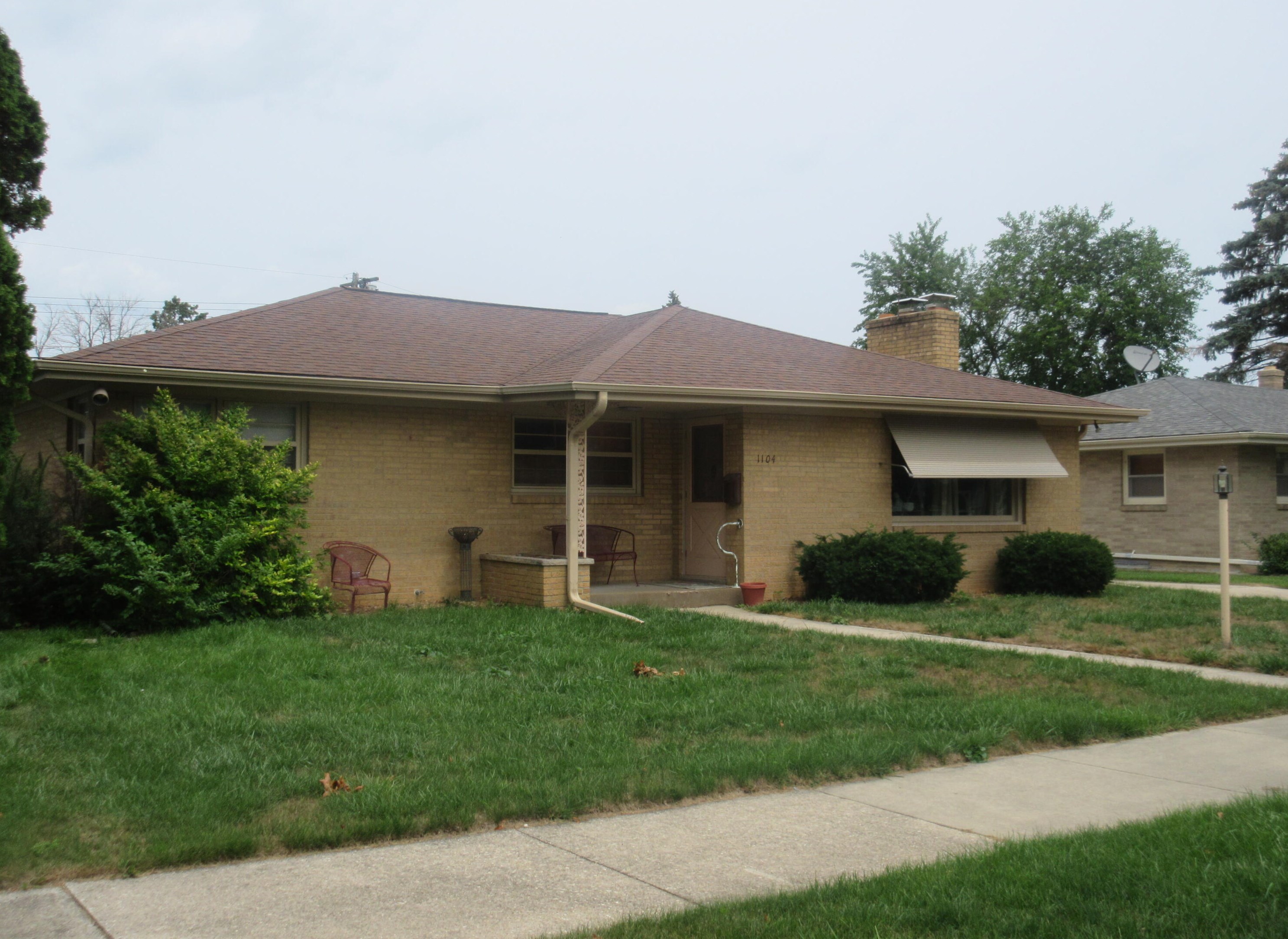 1104 Harmony Dr, Racine, WI 53402-3363