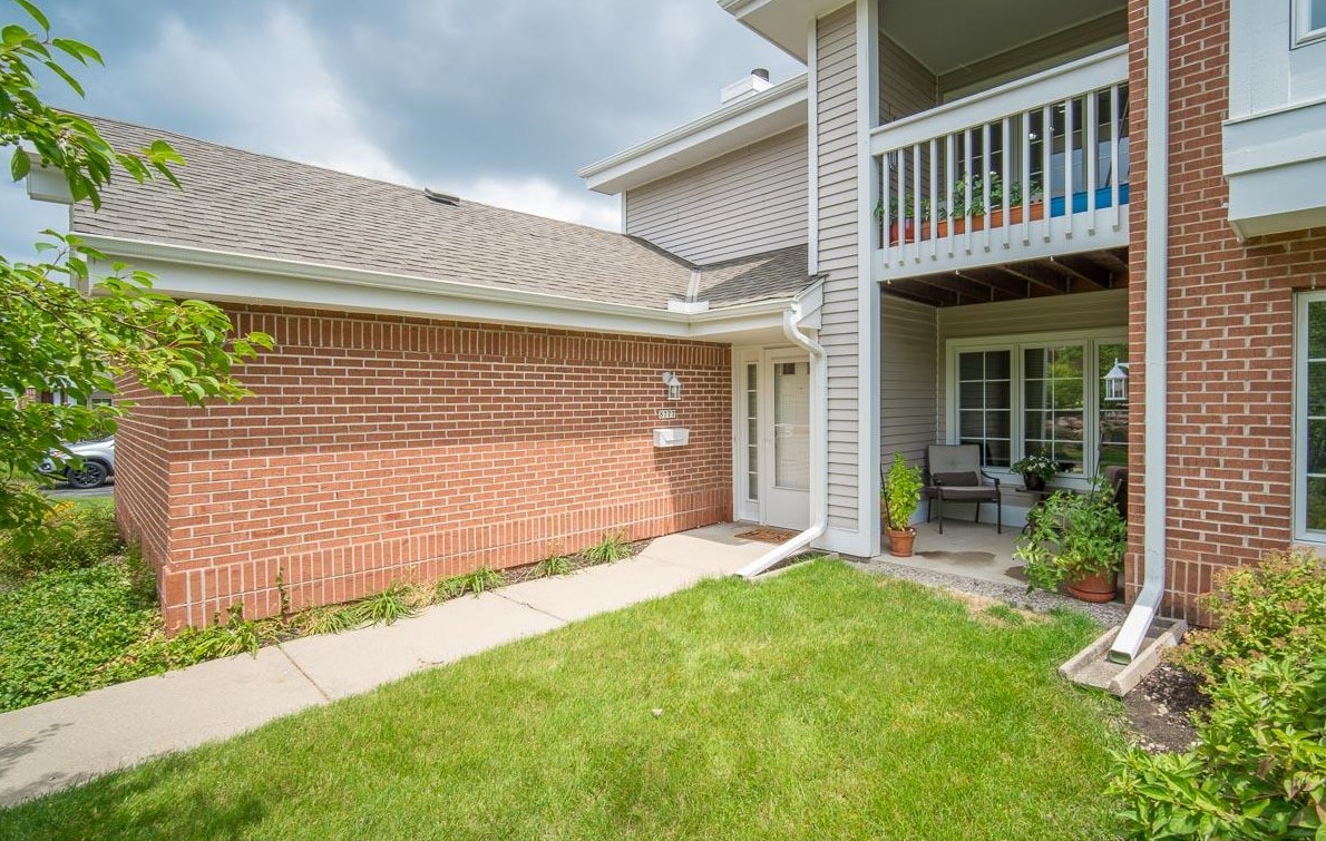 8777 Westlake Dr, Greendale, WI 53129