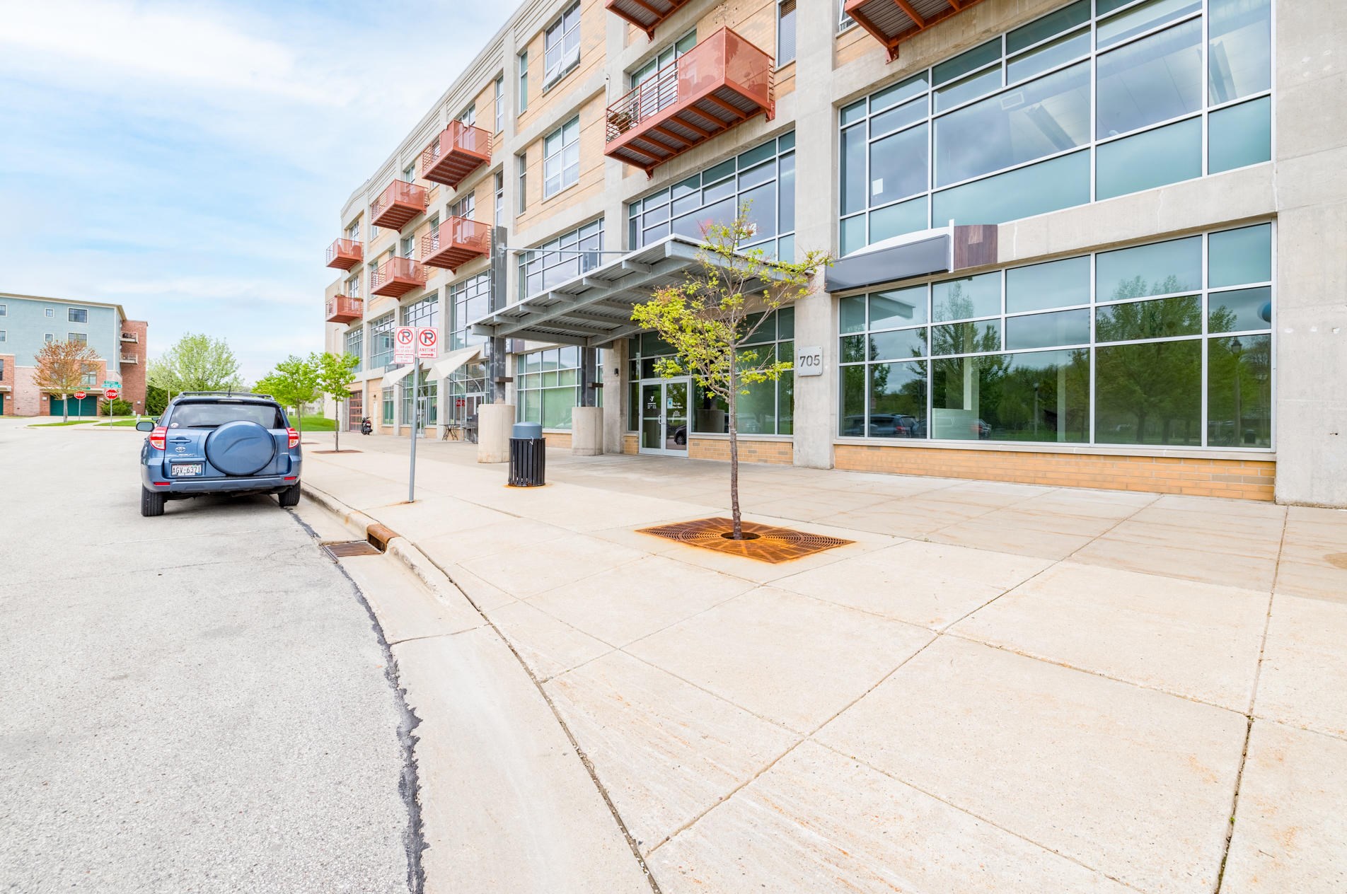 705 Village Green Way #410, West Bend, WI 53090