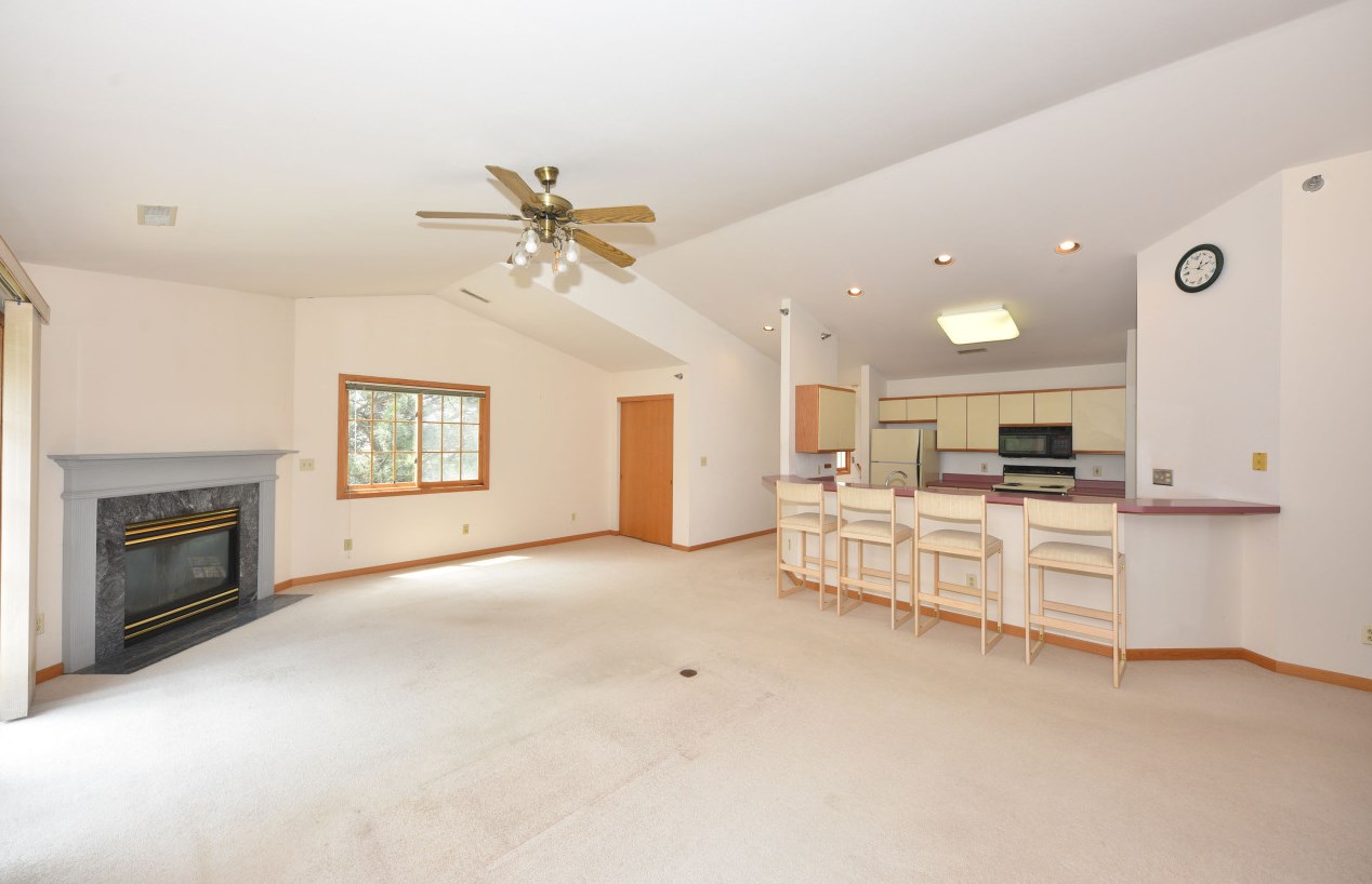 18375 Brookfield Lake Dr #87, Brookfield, WI 53045
