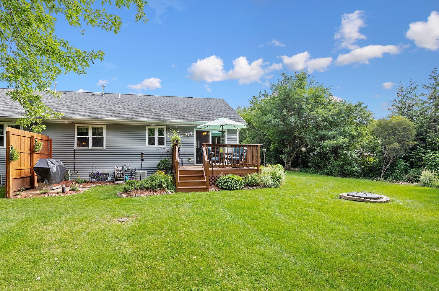 5044 Expo Dr, Manitowoc, WI 54220