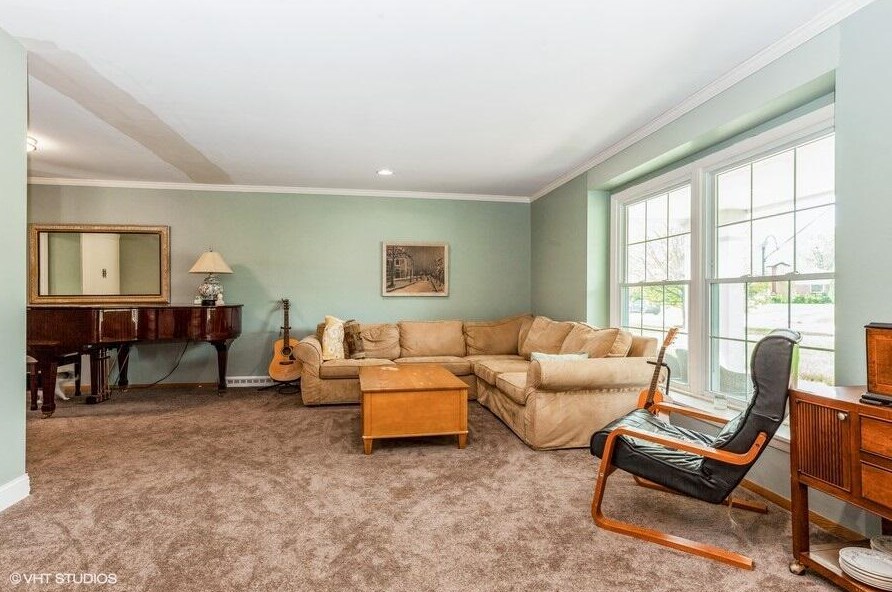 8944 Santa Monica Blvd, Milwaukee, WI 53217-1752
