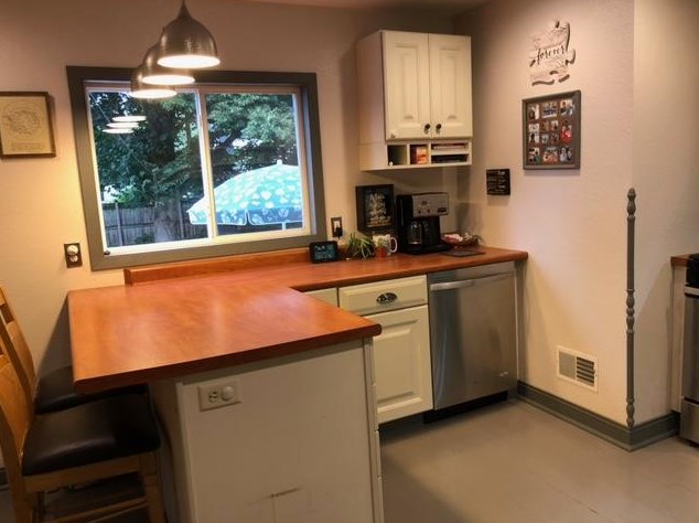 915 N 10th St, Manitowoc, WI 54220