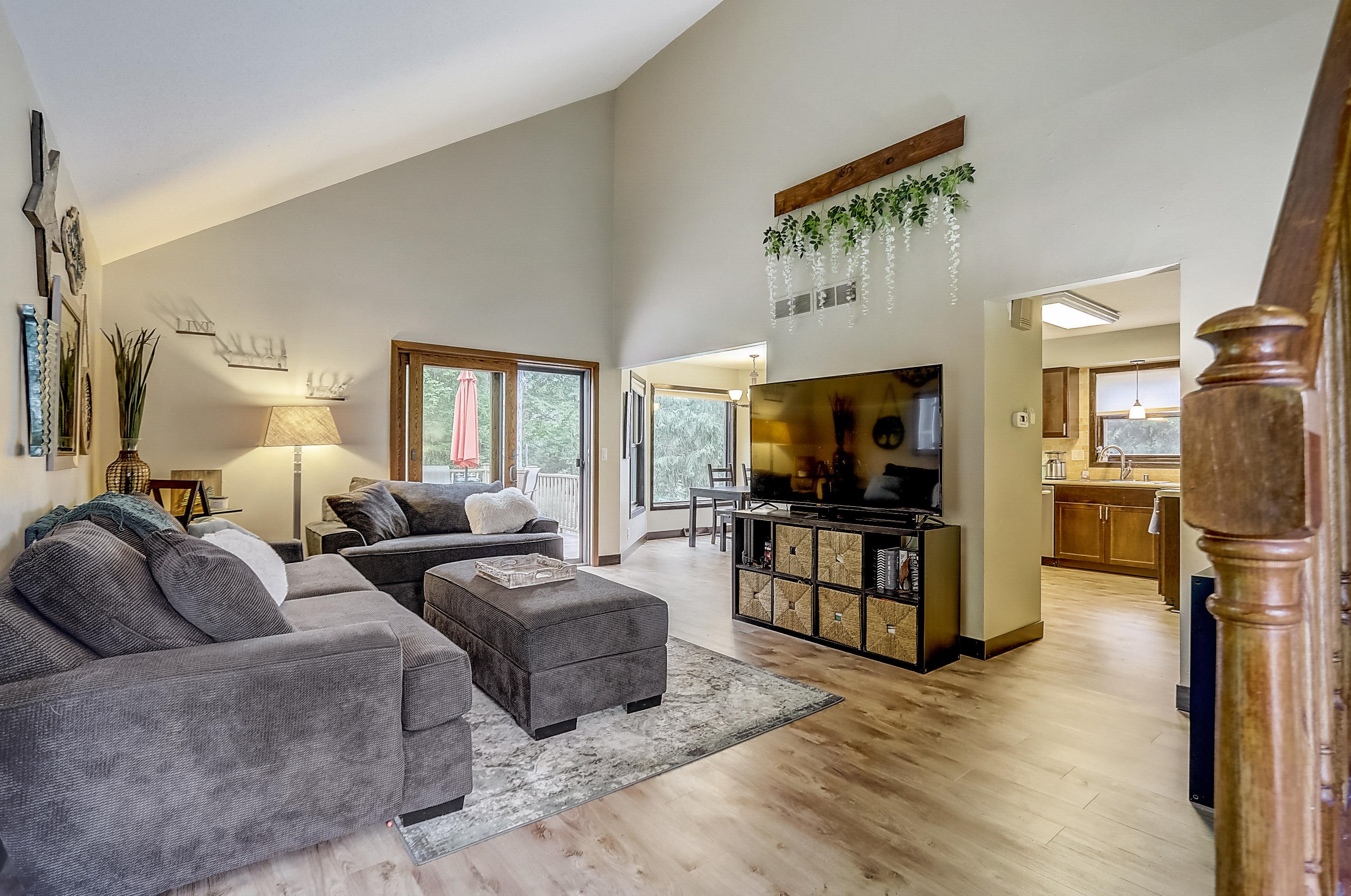 8505 Parknoll Dr, Oak Creek, WI 53154-3435