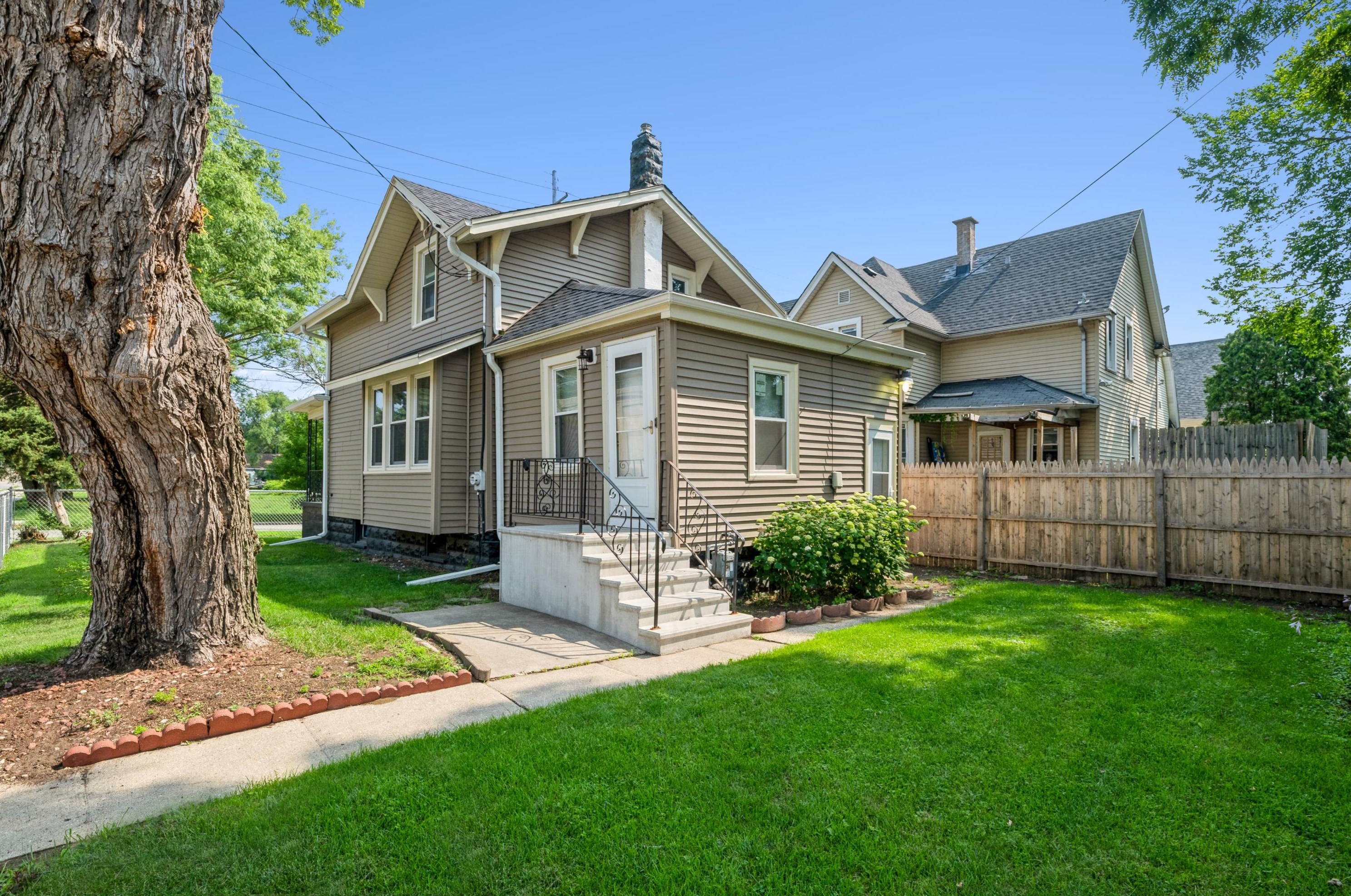 1217 61st St, Kenosha, WI 53143