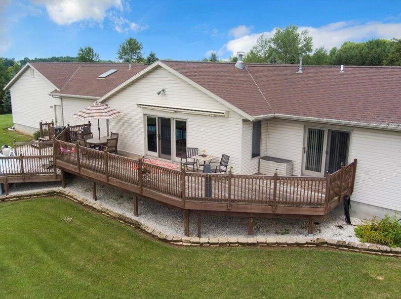 13980 Circle Dr, Mishicot, WI 54228