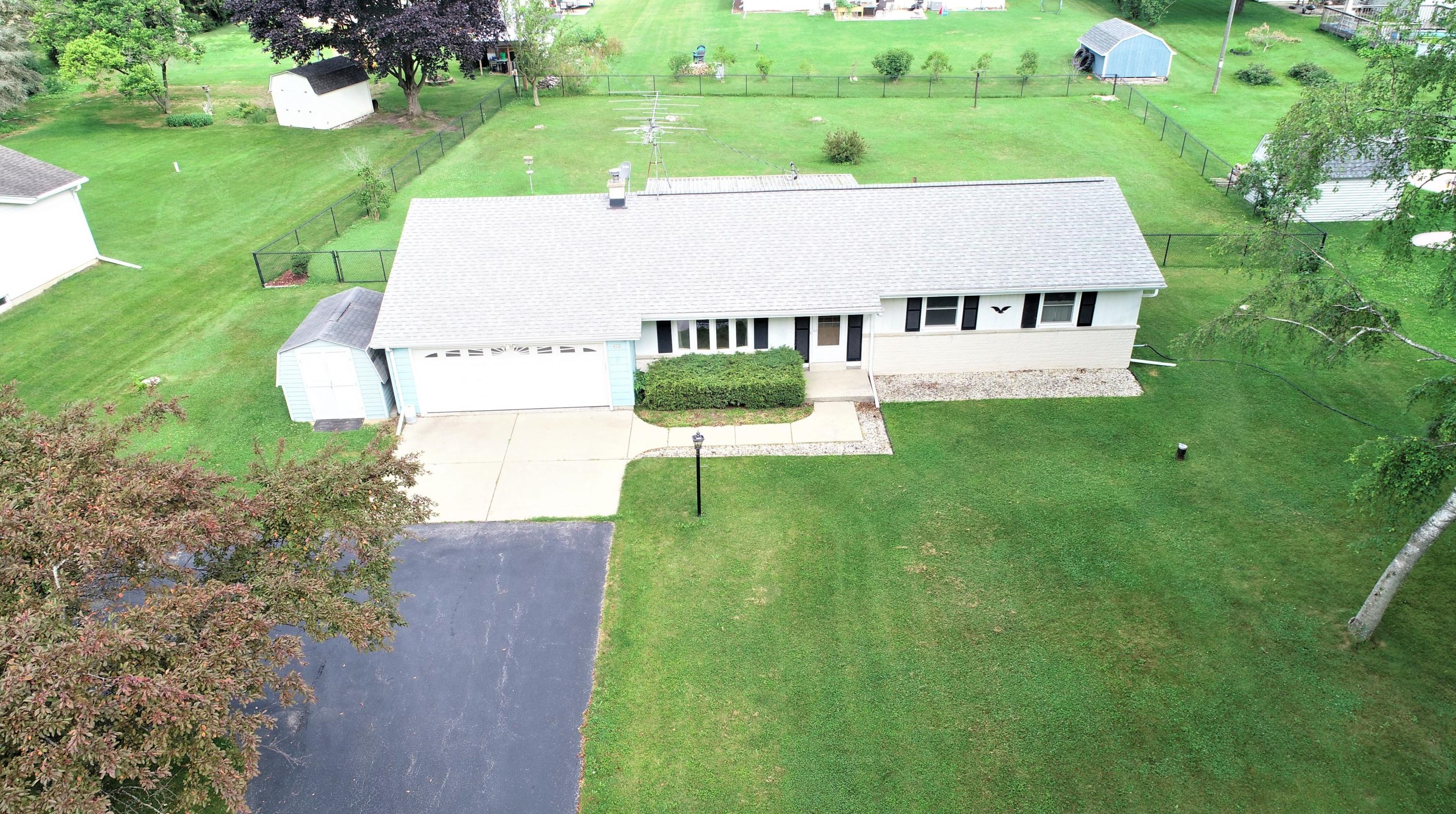 810 Cardinal Dr, Cedarburg, WI 53012-9407