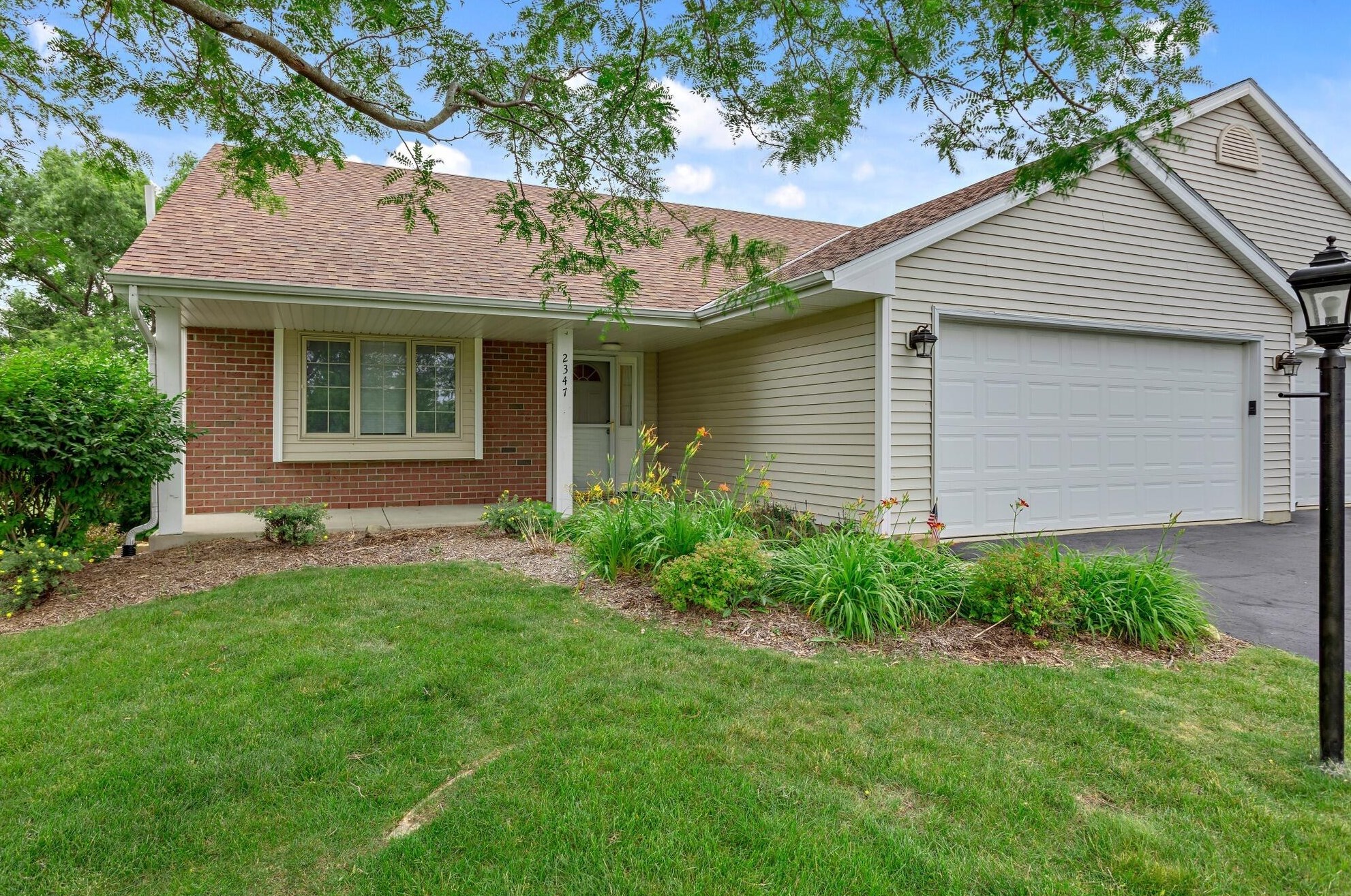 2347 Jonathan Dr, Oak Creek, WI 53154-2645
