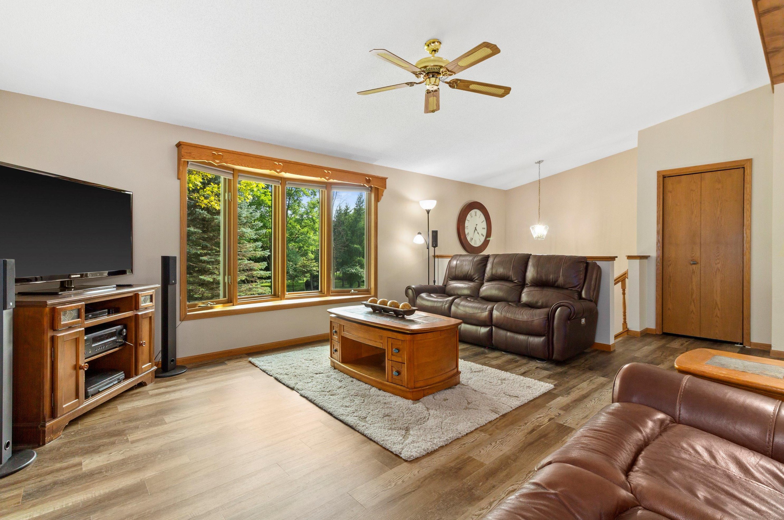 890 Park Manor Ct, Cedarburg, WI 53012